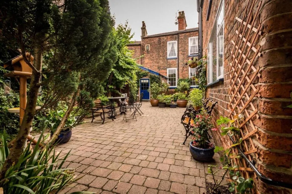 7 bed Character Property