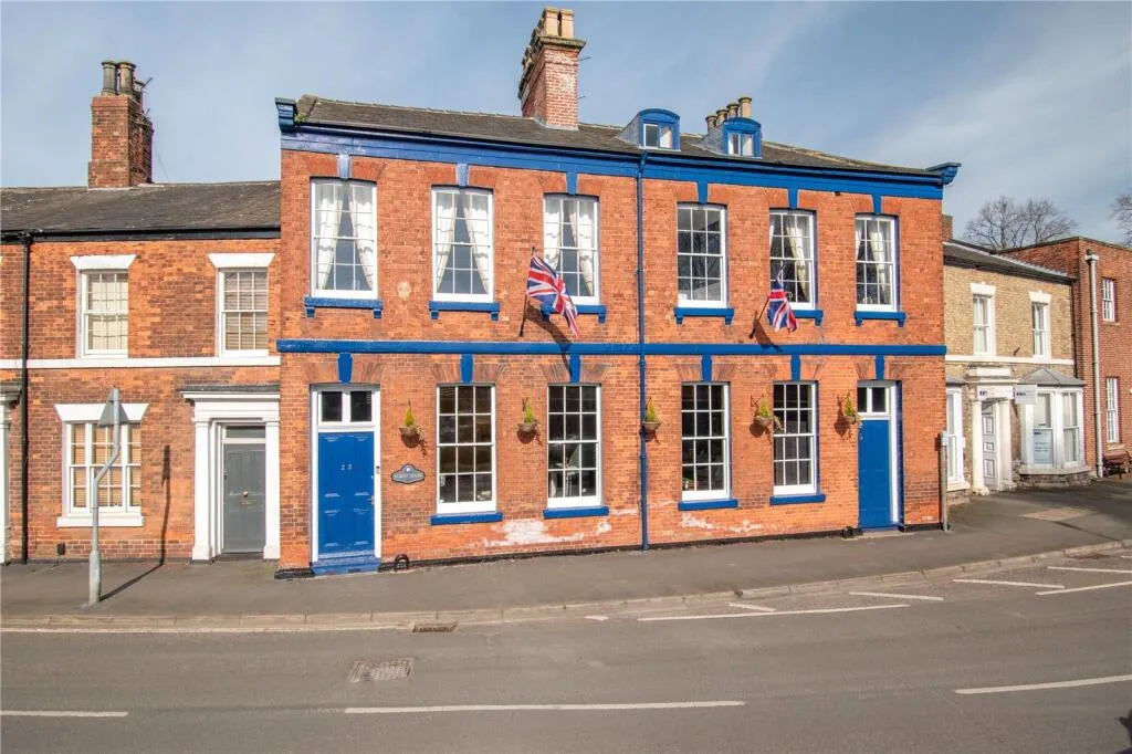 7 bed Character Property