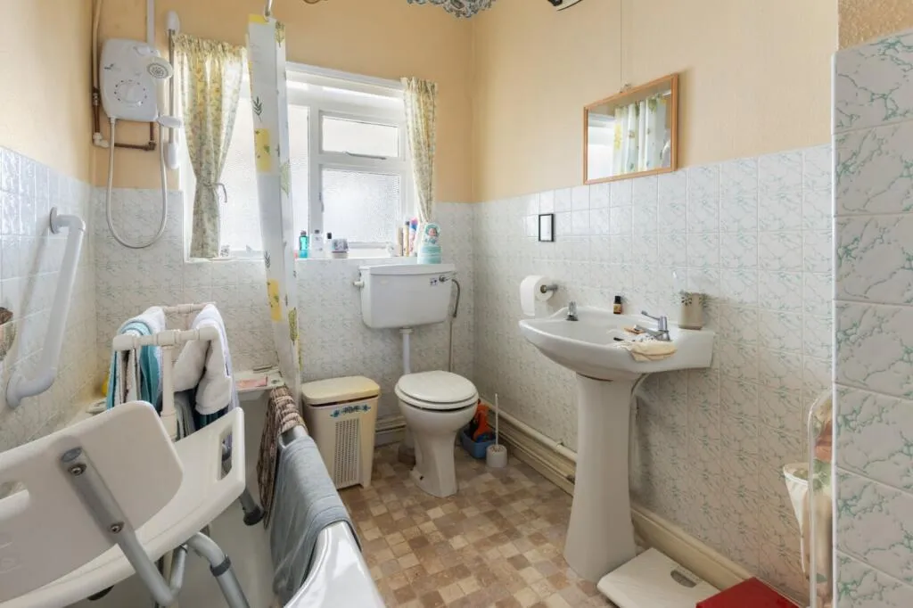2 bed Detached Bungalow