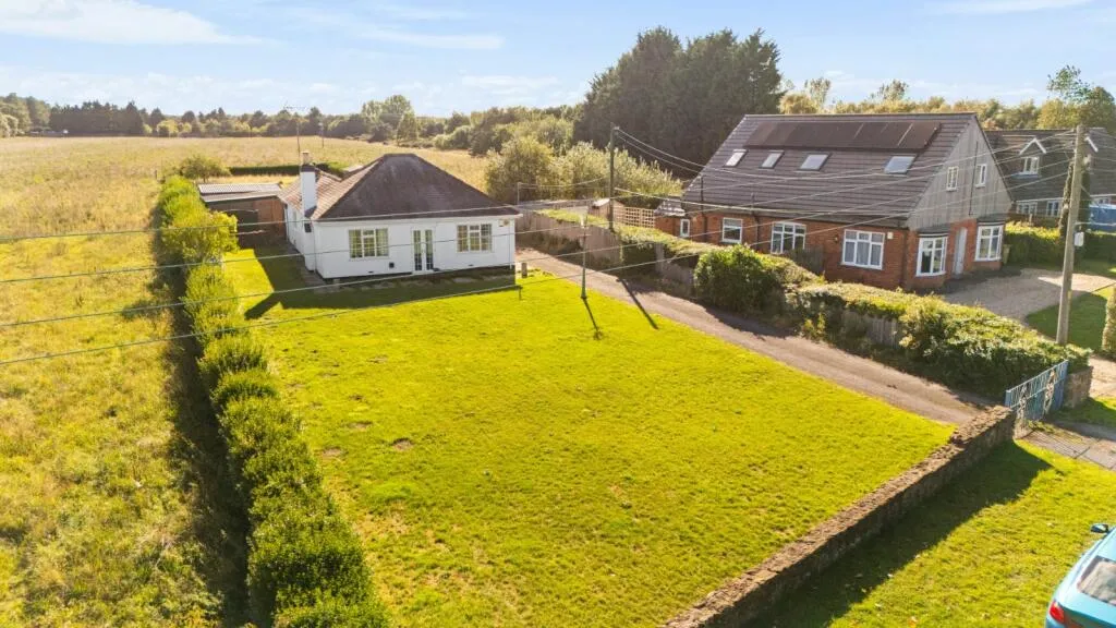 2 bed Detached Bungalow