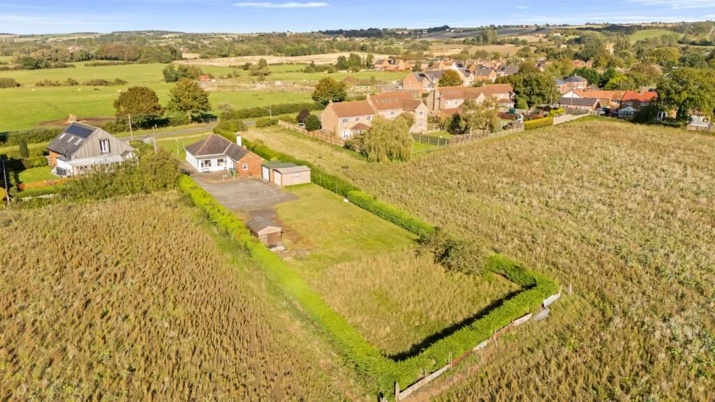 2 bed Detached Bungalow