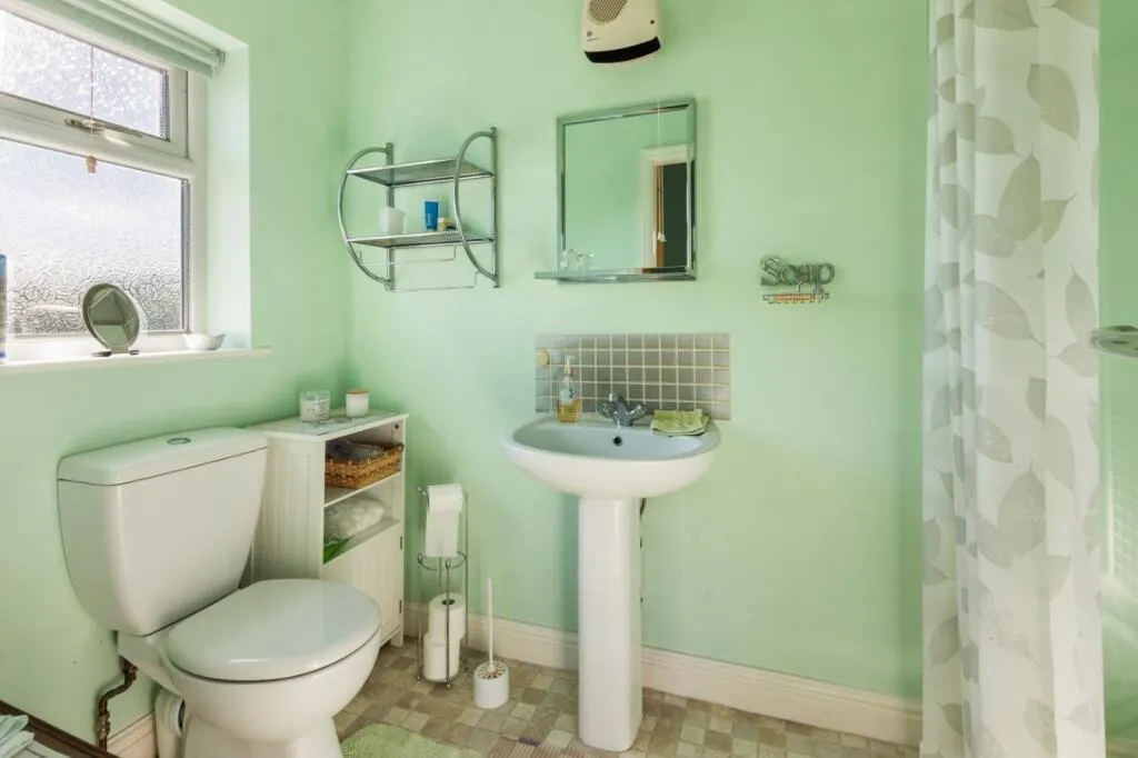 2 bed Detached Bungalow