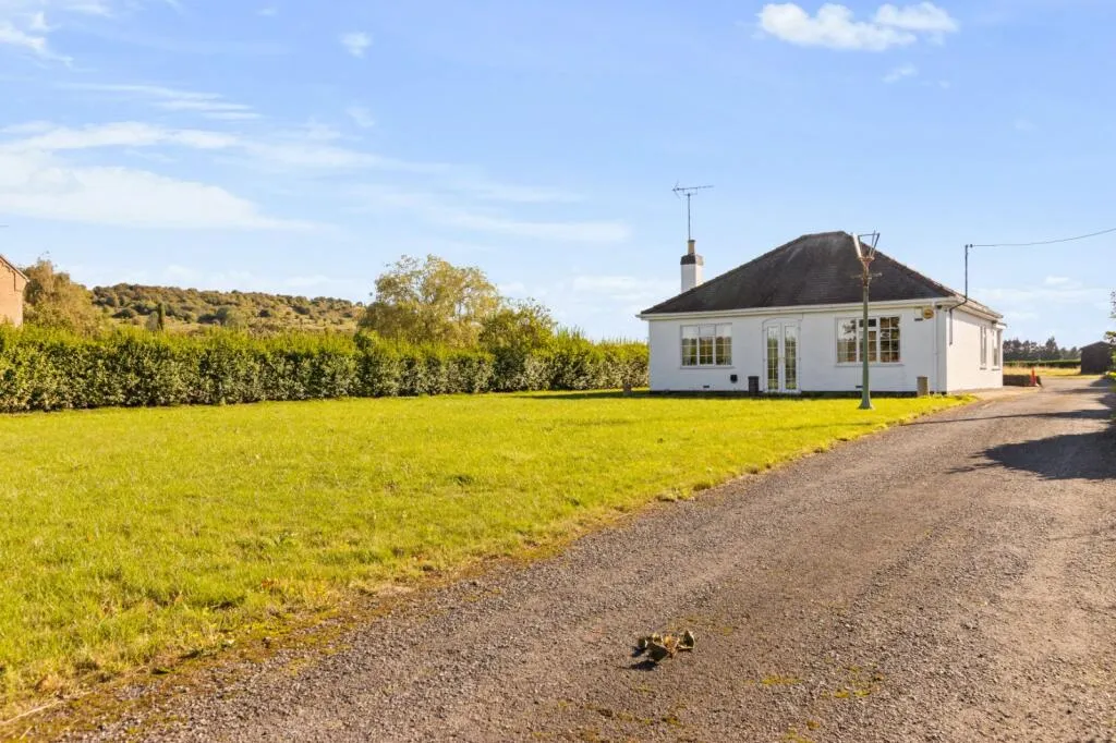 2 bed Detached Bungalow