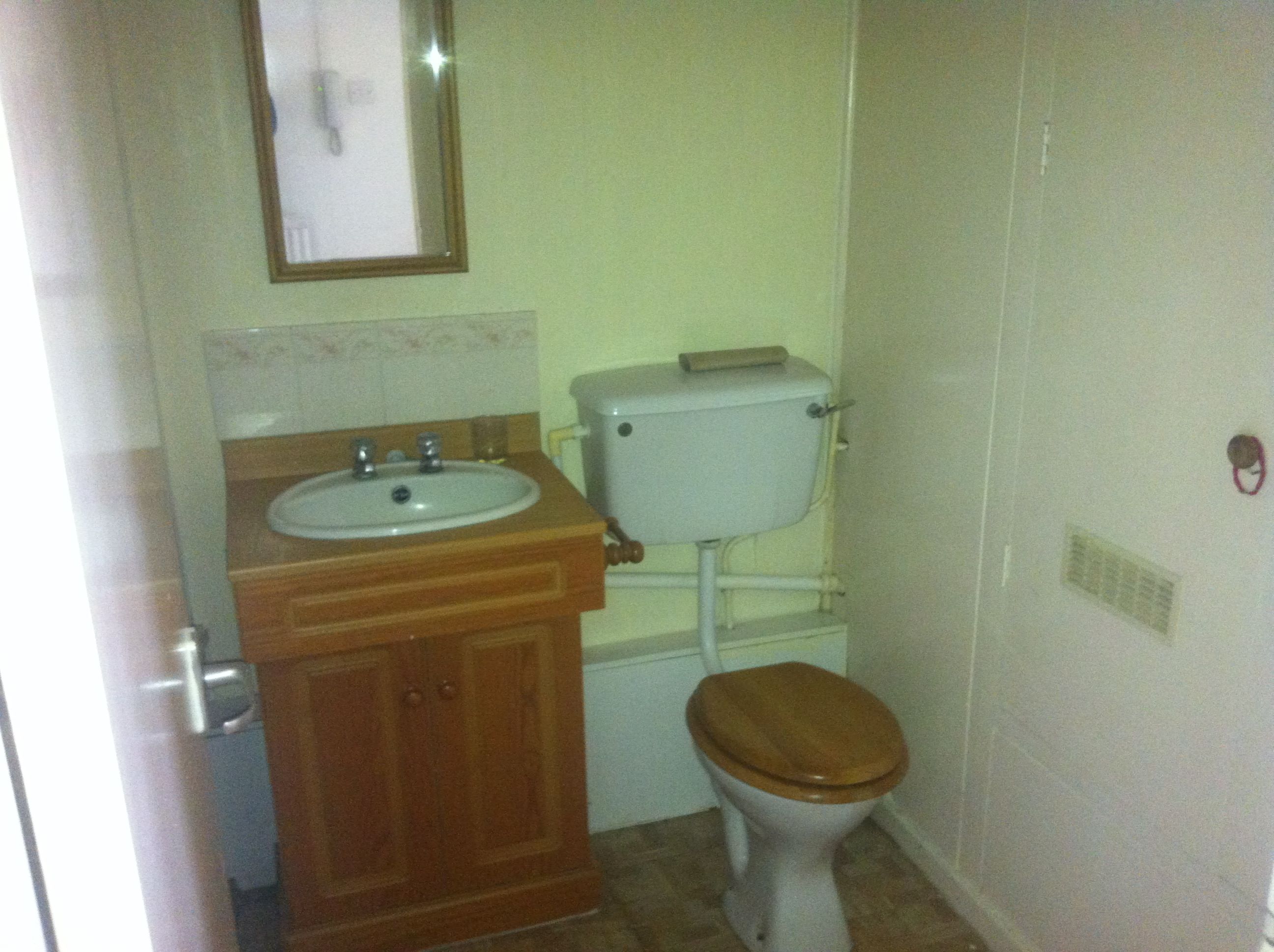LEASEHOLD NINTH FLOOR PURPOSE BUILT ONE BEDROOM FLAT IN SOUTHEND TOWN CENTRE LOCATION