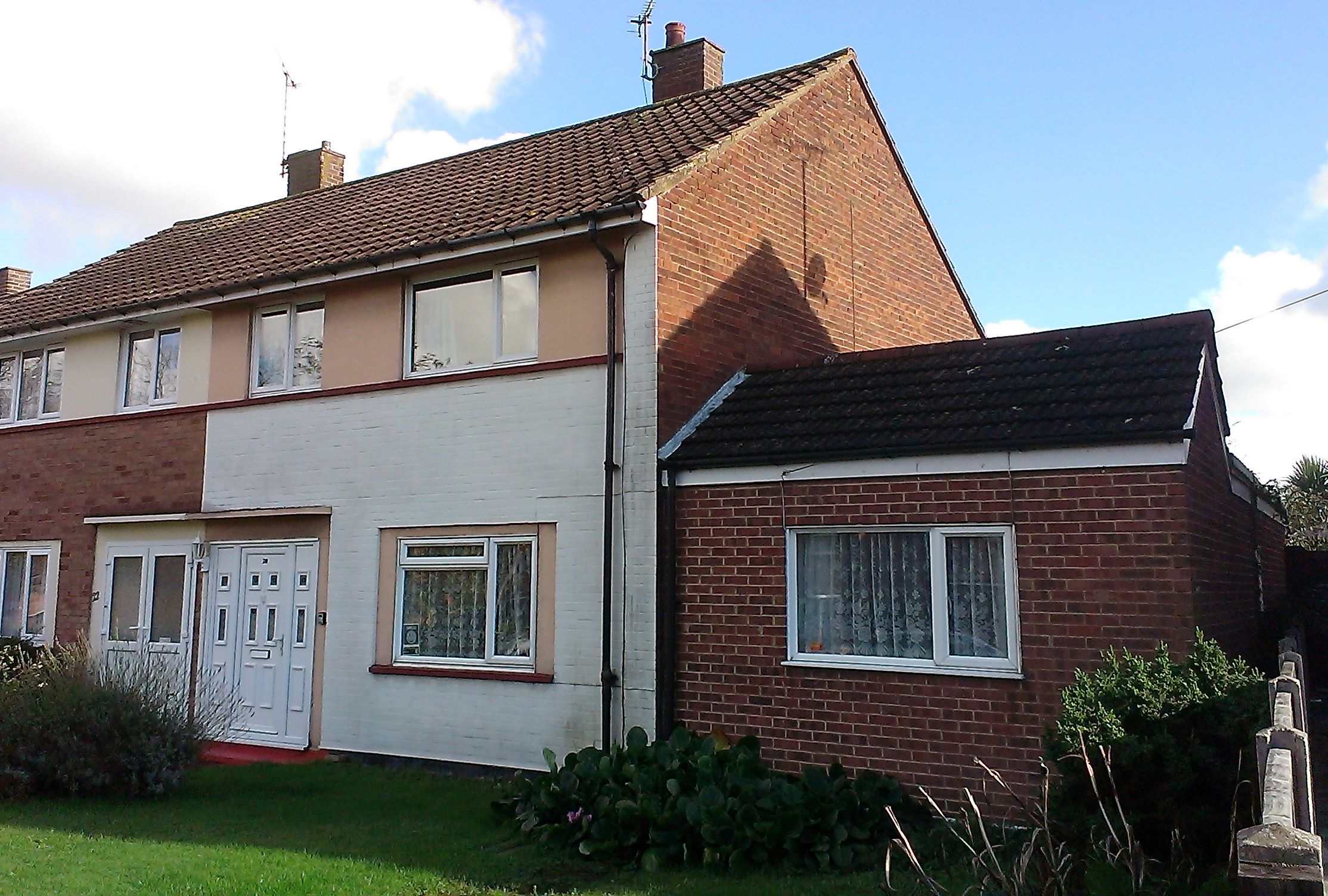 A VACANT FREEHOLD THREE BEDOOM SEMI-DETACHED HOUSE WITH AN ANNEXE GIVING FURTHER GROUND FLOOR ACCOMMODATION 