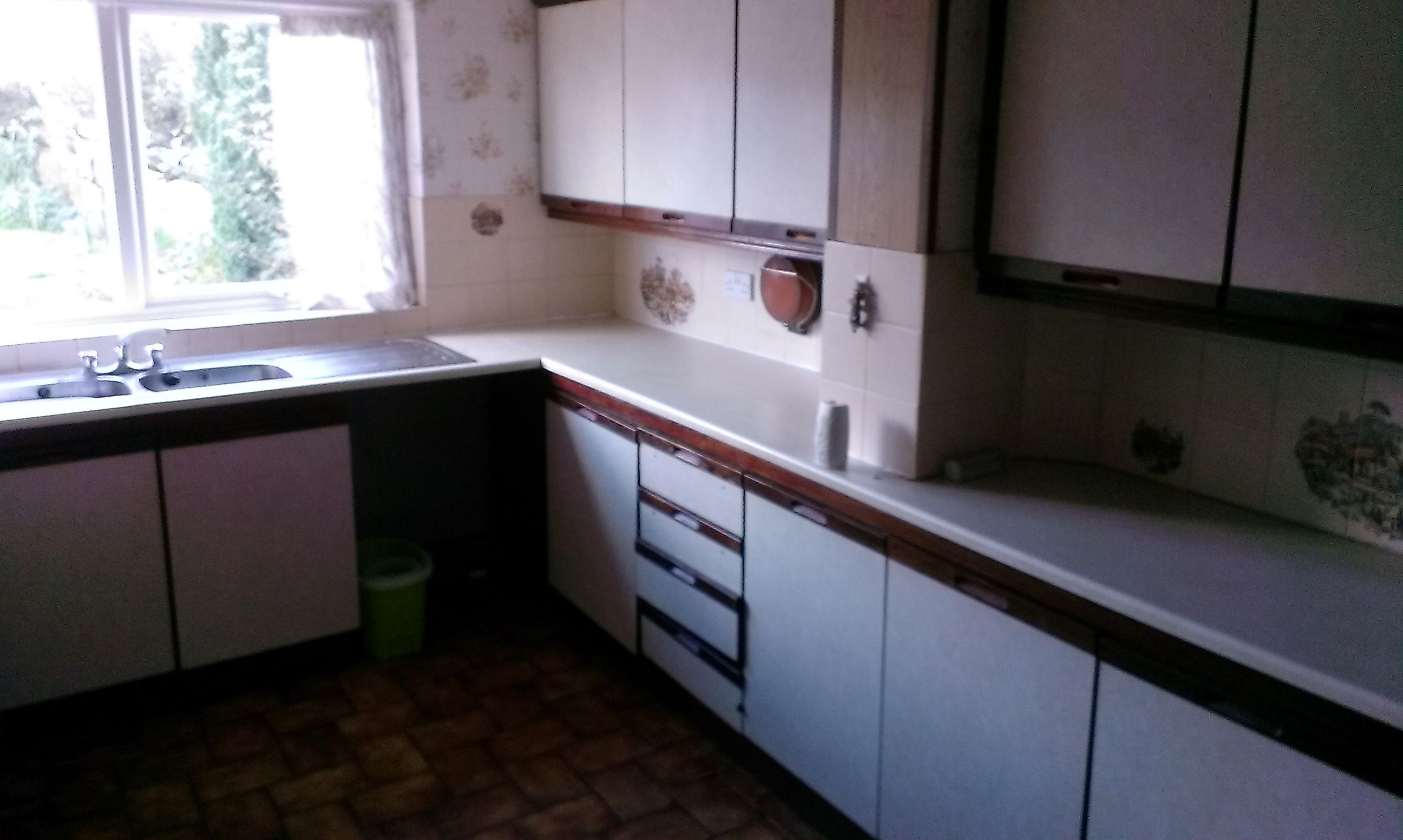 A VACANT FREEHOLD THREE BEDOOM SEMI-DETACHED HOUSE WITH AN ANNEXE GIVING FURTHER GROUND FLOOR ACCOMMODATION 
