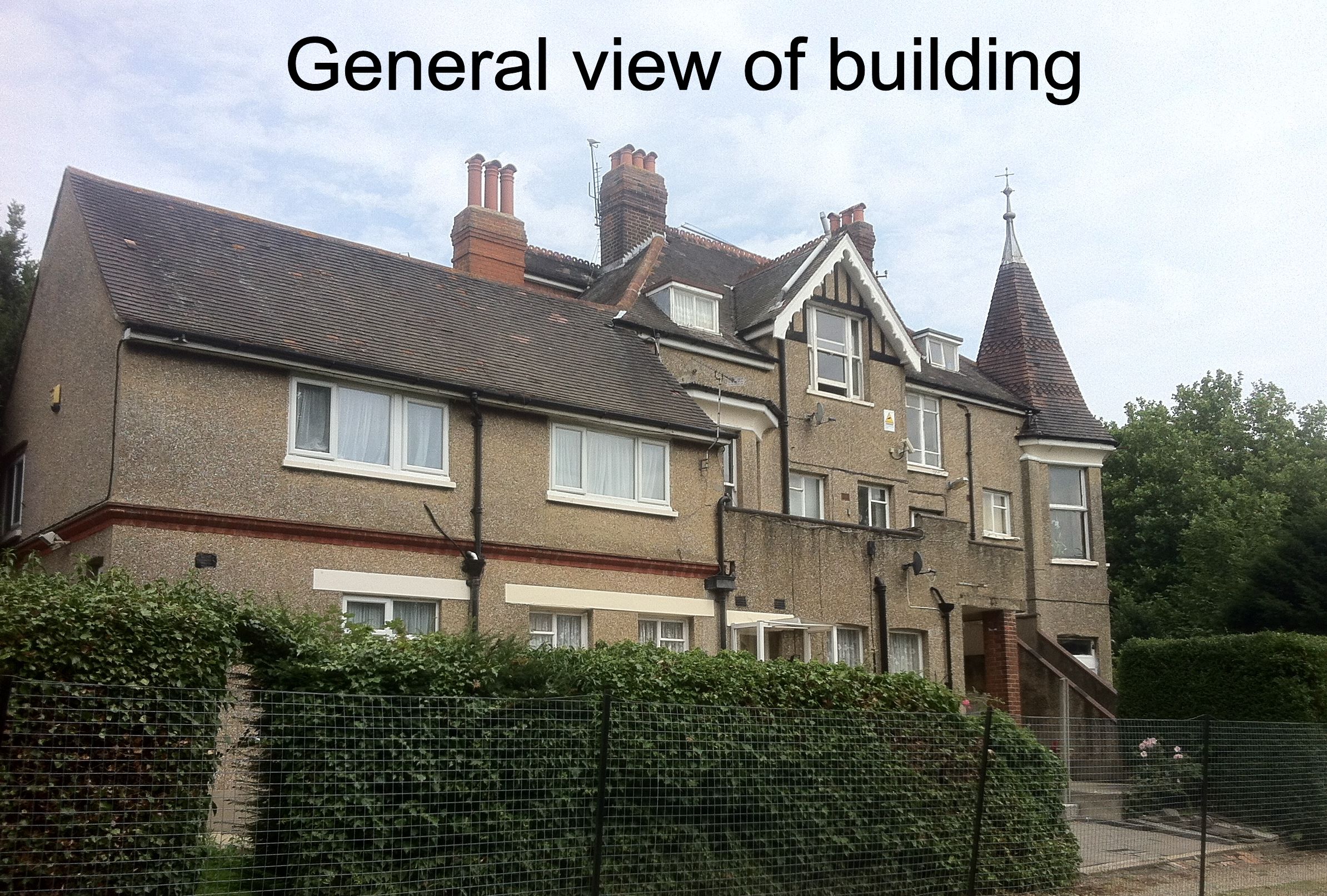 OFFERED WITH VACANT POSSESSION ON COMPLETION: LEASEHOLD ONE BEDROOM GROUND FLOOR FLAT IN POPULAR LOCATION
