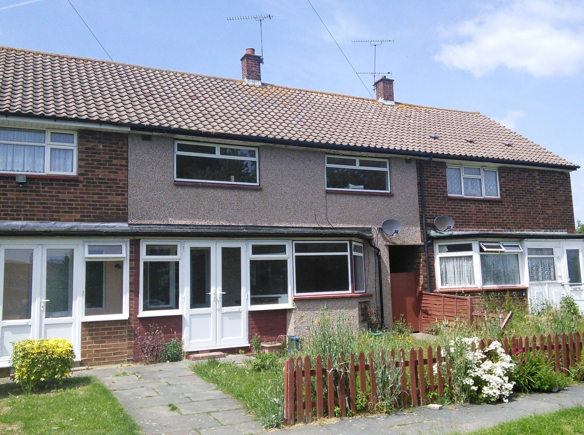 VACANT FREEHOLD FOUR BEDROOM TERRACED HOUSE WITH BUY TO LET POTENTIAL