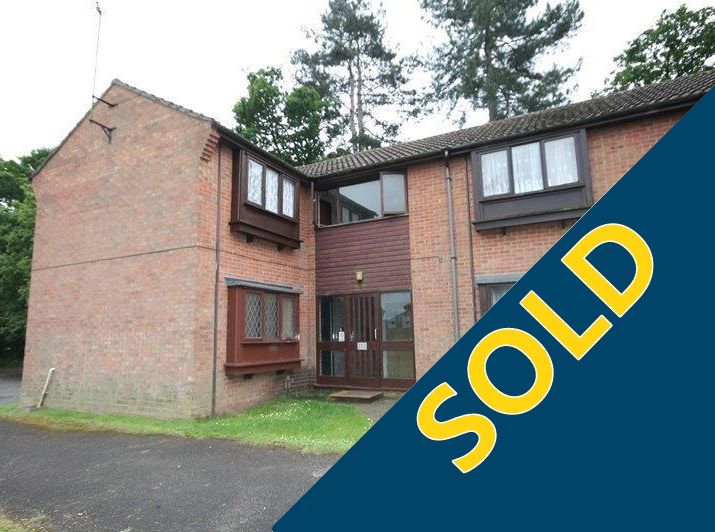 INVESTMENT OPPORTUNITY: LEASEHOLD GROUND FLOOR STUDIO APARTMENT CURRENTLY LET ON A ROLLING AGREEMENT BETWEEN THE TENANT AND THE CURRENT LANDLORD