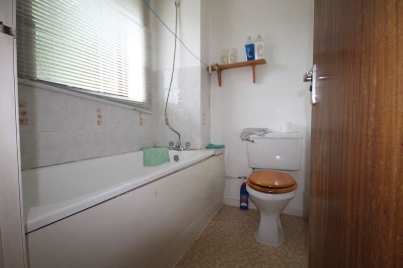 INVESTMENT OPPORTUNITY: LEASEHOLD GROUND FLOOR STUDIO APARTMENT CURRENTLY LET ON A ROLLING AGREEMENT BETWEEN THE TENANT AND THE CURRENT LANDLORD
