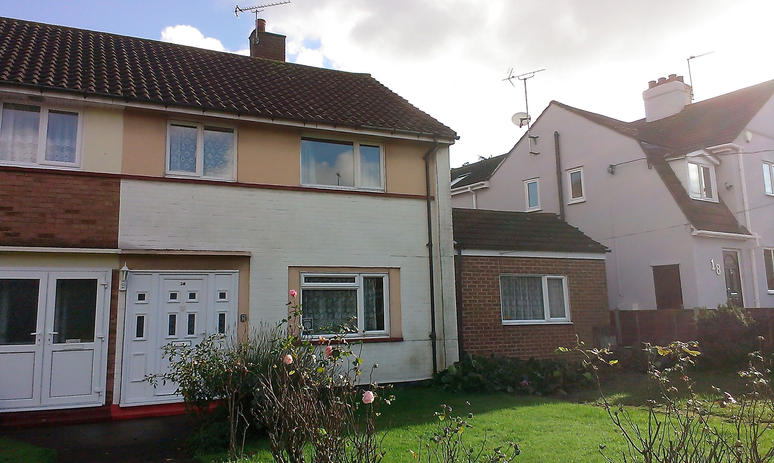 A VACANT FREEHOLD THREE BEDROOM SEMI-DETACHED HOUSE WITH AN ANNEXE GIVING FURTHER GROUND FLOOR ACCOMMODATION 