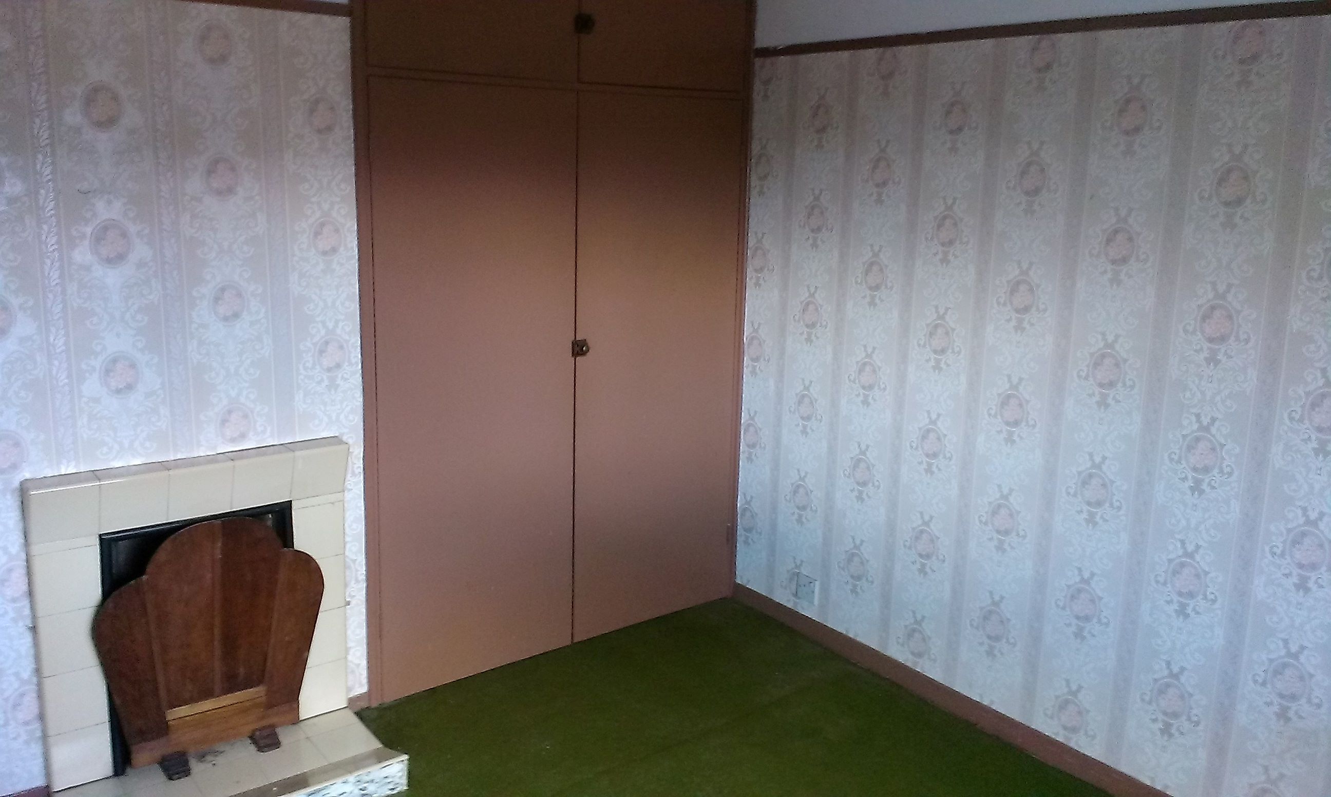 A VACANT FREEHOLD THREE BEDROOM SEMI-DETACHED HOUSE WITH AN ANNEXE GIVING FURTHER GROUND FLOOR ACCOMMODATION 