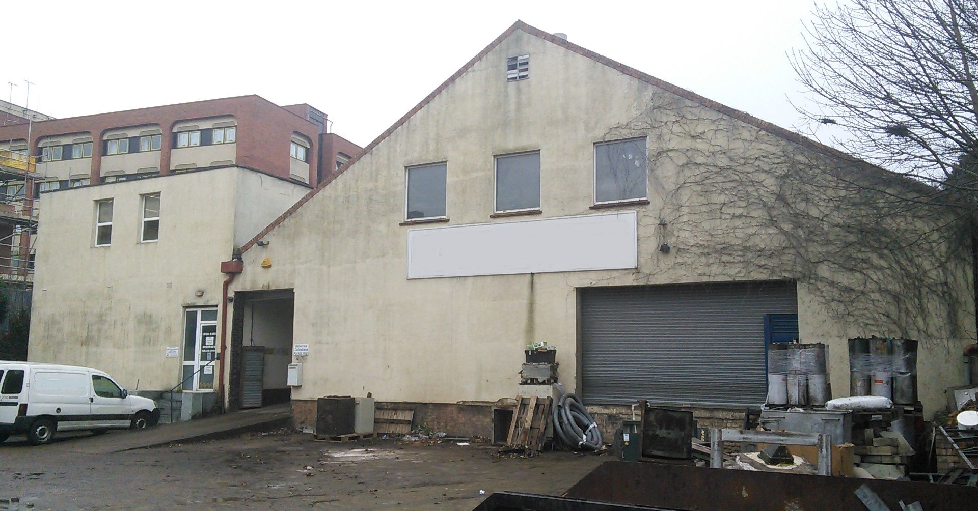 POTENTIAL FOR REDEVELOPMENT, SUBJECT TO PLANNING APPROVAL: 17,000 SQFT FREEHOLD INDUSTRIAL WAREHOUSE BUILDING ON 0.6 ACRE SITE WITH STORAGE/GARAGING TO REAR, OFFERED WITH VACANT POSSESSION ON COMPLETION
