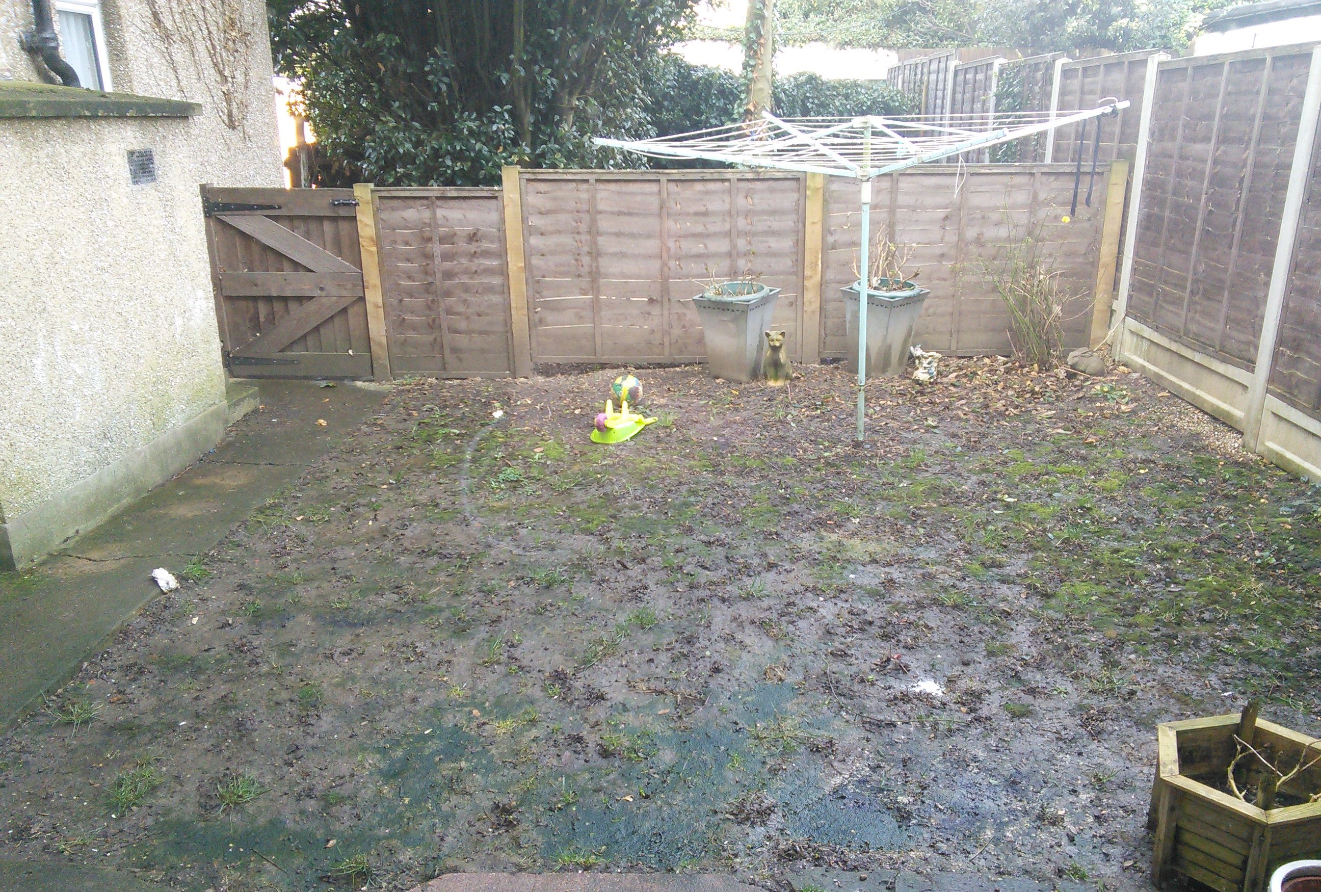 BY ORDER OF REGIS GROUP PLC: A VACANT LEASEHOLD TWO BEDROOM GROUND FLOOR GARDEN FLAT WITH BUY TO LET POTENTIAL