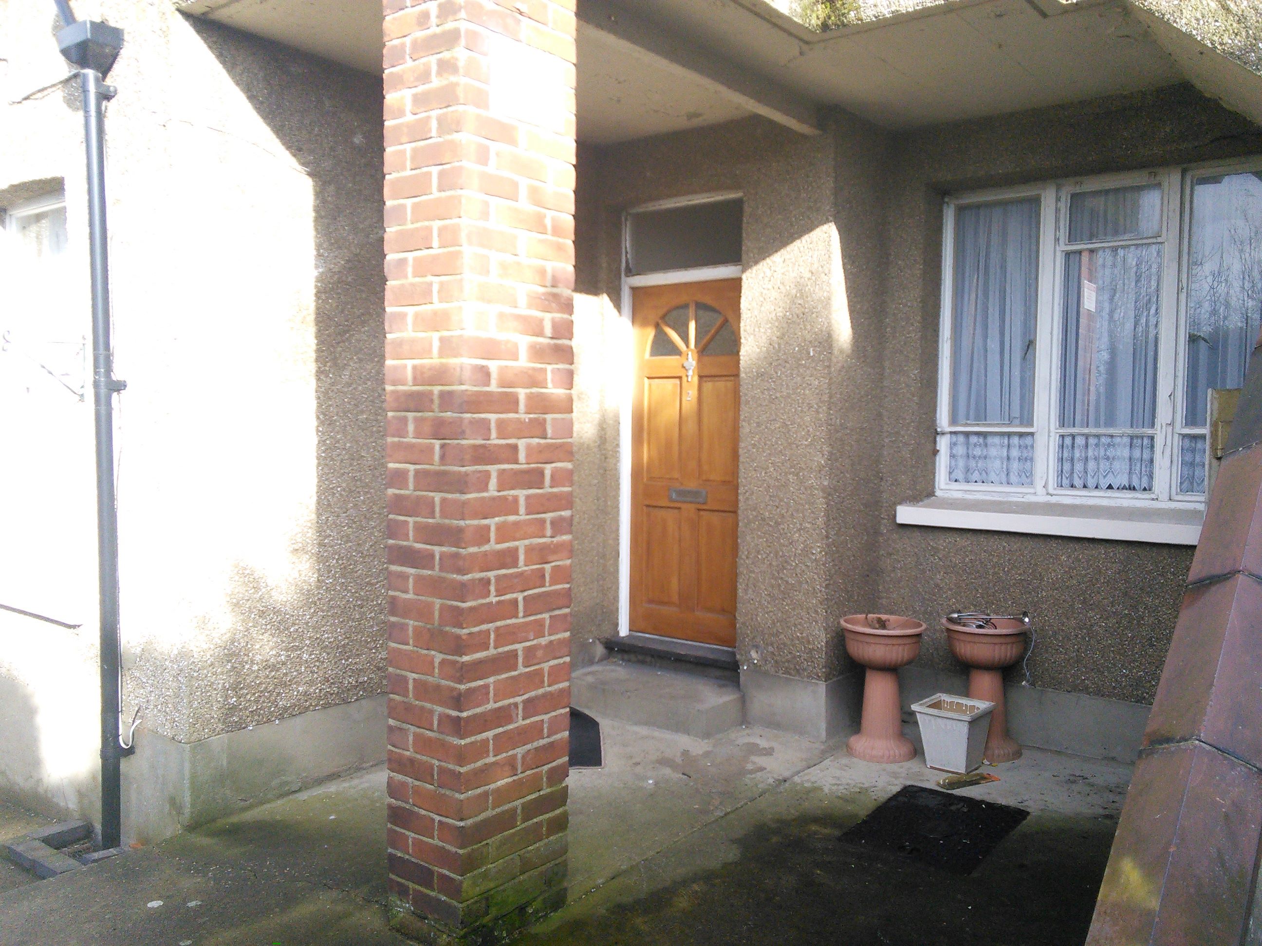 BY ORDER OF REGIS GROUP PLC: A VACANT LEASEHOLD TWO BEDROOM GROUND FLOOR GARDEN FLAT WITH BUY TO LET POTENTIAL