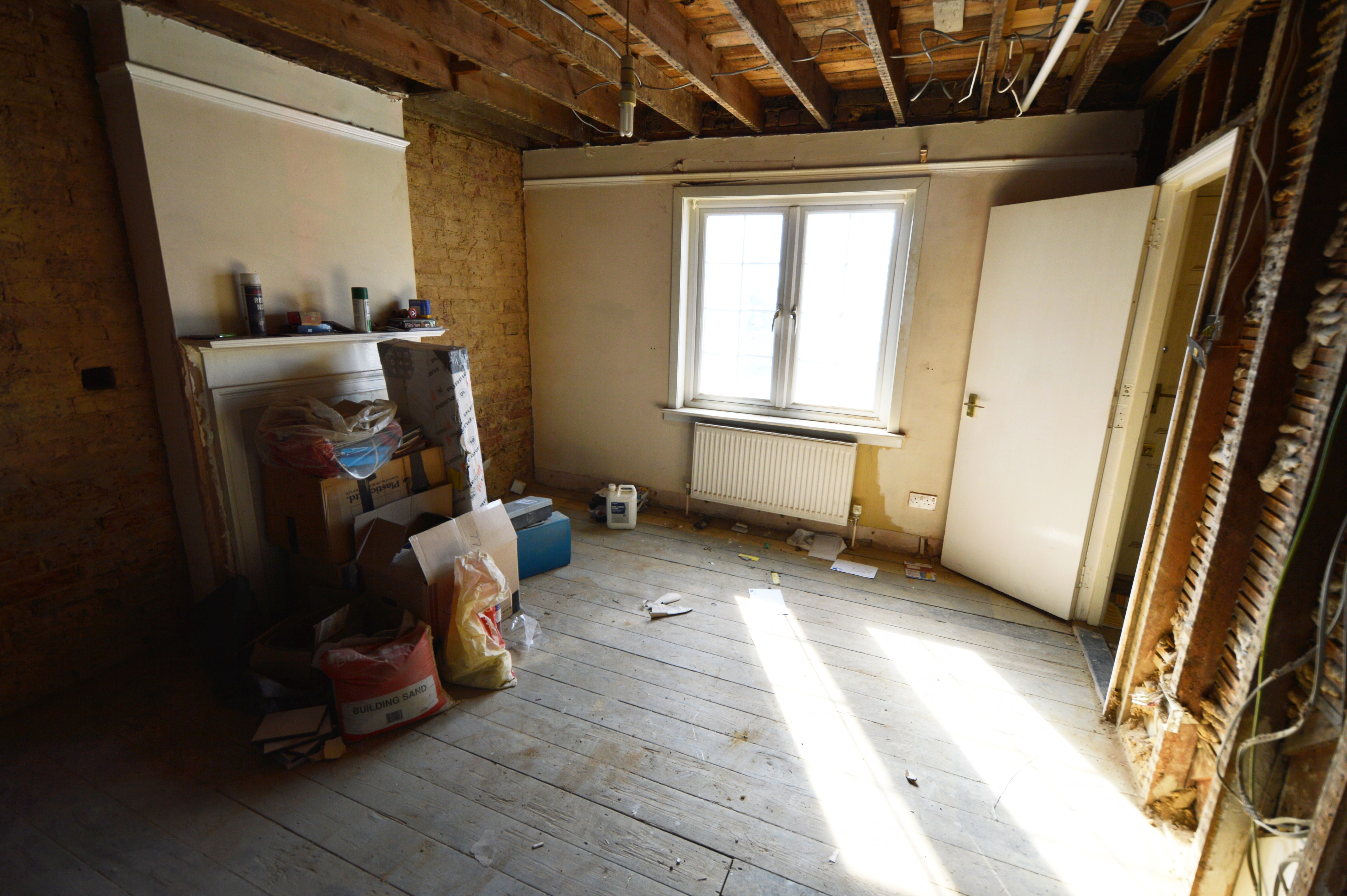 INVESTMENT OPPORTUNITY: TWO BEDROOM SEMI DETACHED HOUSE WITH BASEMENT IN NEED OF SOME MODERNISATION AND STRUCTURAL WORK.