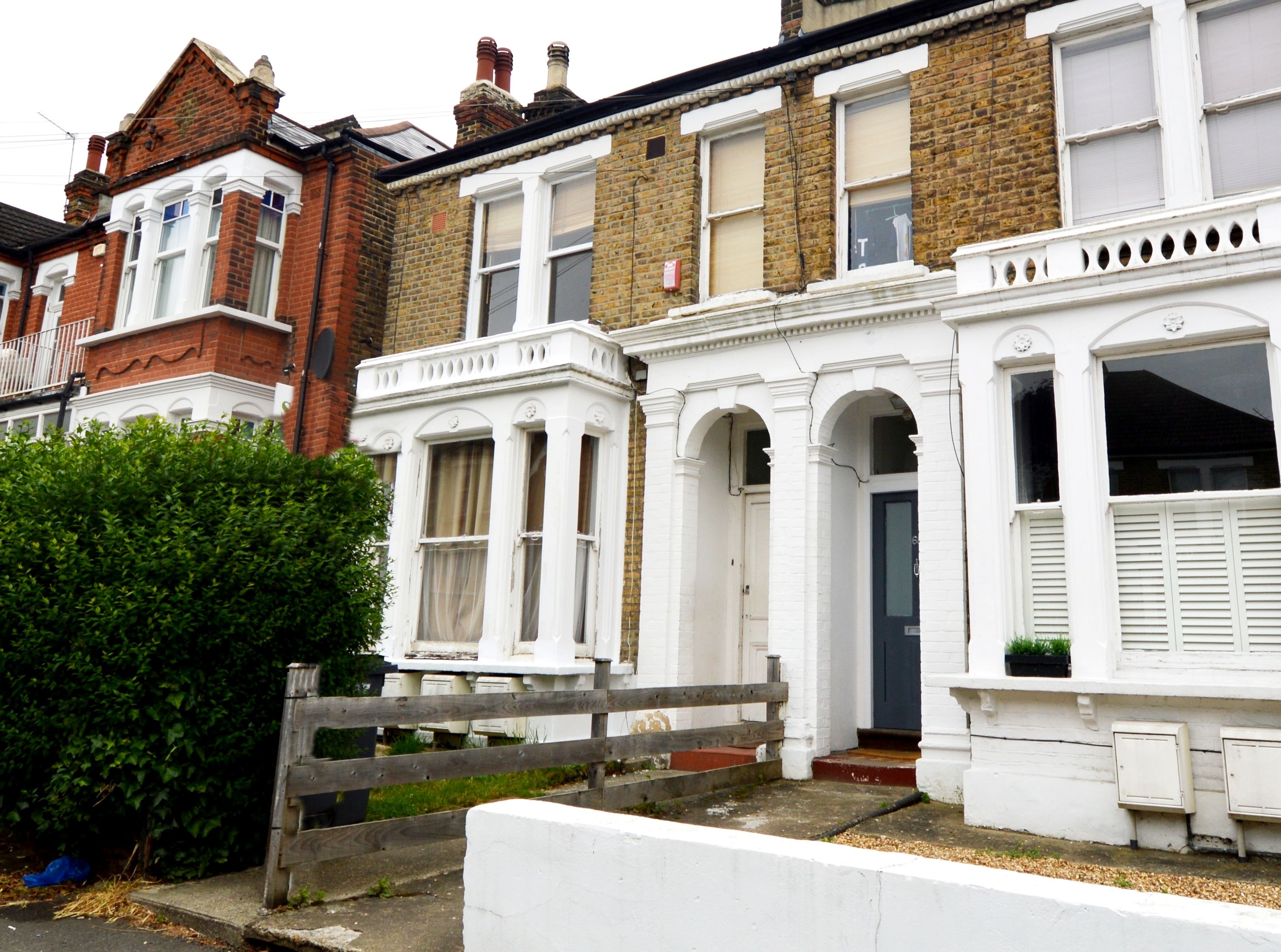 INVESTMENT OPPORTUNITY: FIRST FOOR STUDIO FLAT CURRENTLY LET ON AN ASSURED SHORTHOLD TENANCY AGREEMENT