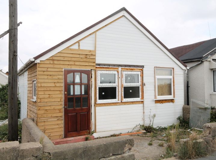 INVESTMENT OPPORTUNITY: VACANT FREEHOLD TWO BEDROOM DETACHED BUNGALOW WITH SOME WORKS NEEDED TO COMPLETE THE REFURBISHMENT