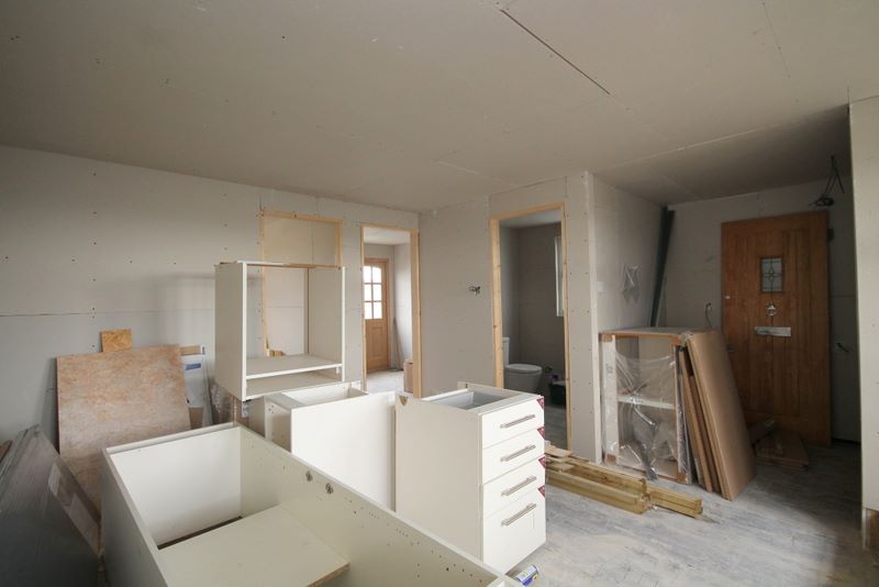 INVESTMENT OPPORTUNITY: VACANT FREEHOLD TWO BEDROOM DETACHED BUNGALOW WITH SOME WORKS NEEDED TO COMPLETE THE REFURBISHMENT