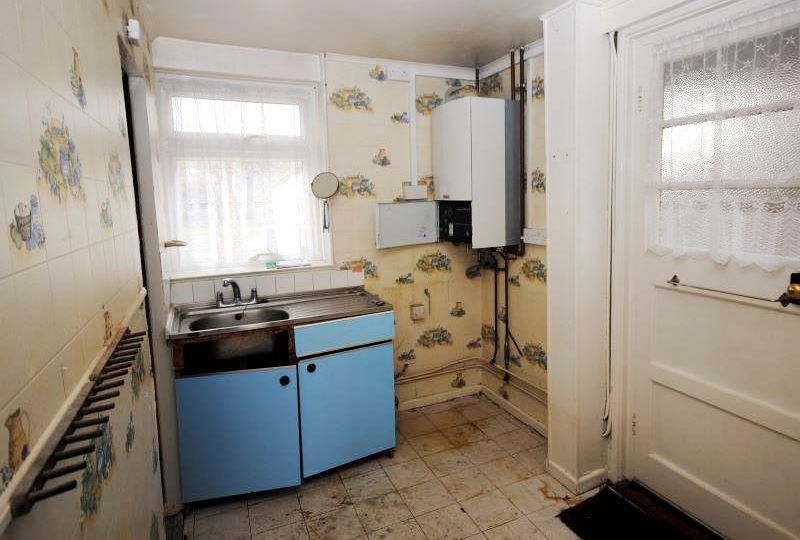 INVESTMENT OPPORTUNITY: VACANT FREEHOLD TWO/THREE BEDROOM END OF TERRACED HOUSE IN NEED OF REFURBISHMENT