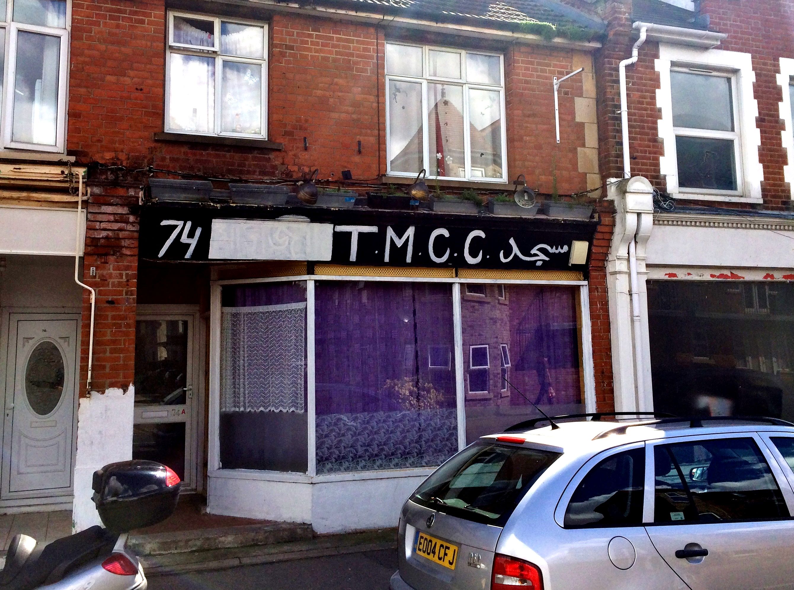 INVESTMENT OPPORTUNITY: VACANT FREEHOLD GROUND FLOOR LOCK UP SHOP BEING SOLD WITH THE FREEHOLD TO THE FLAT ABOVE 
