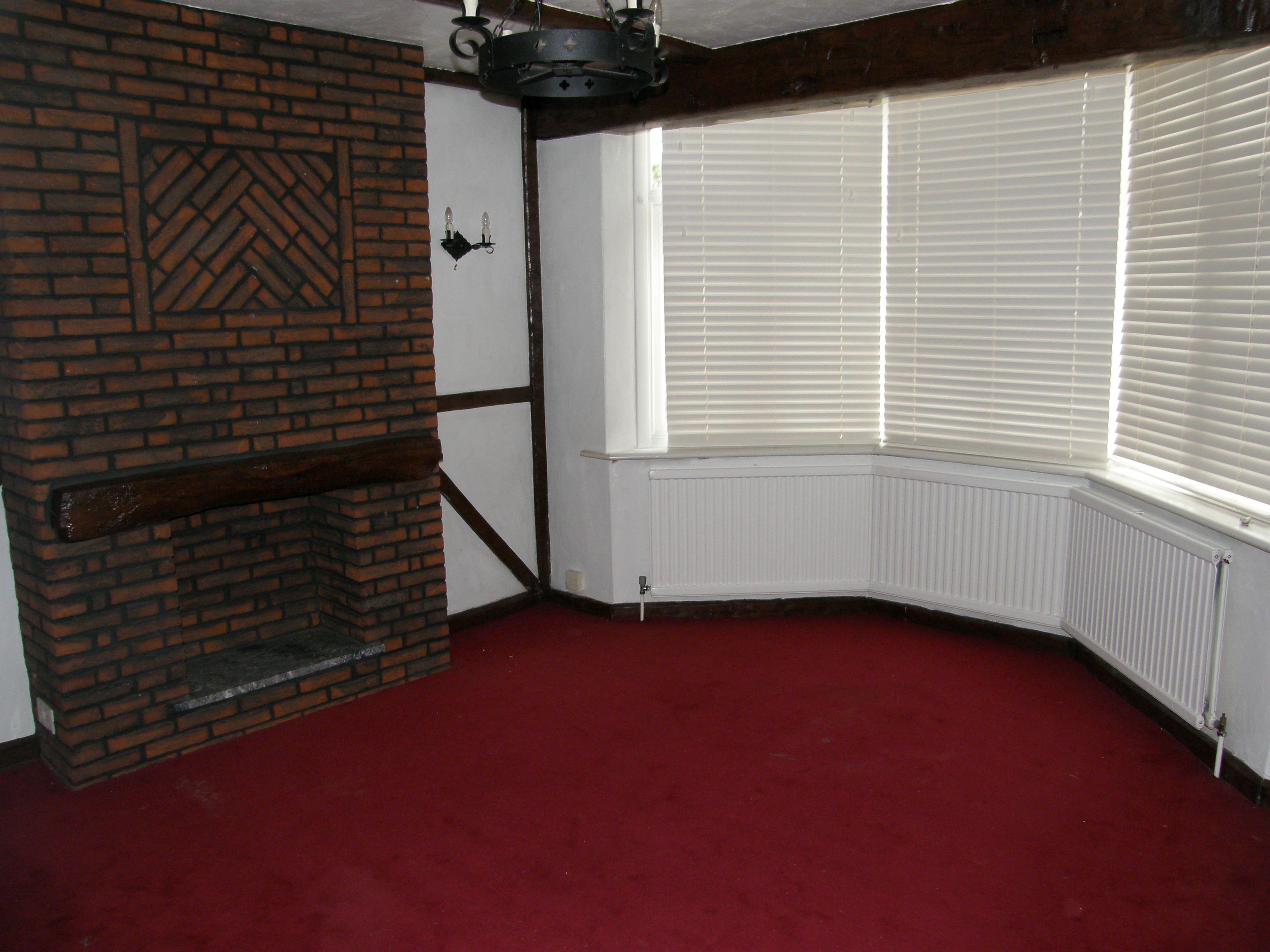 A LINK DETACHED EXTENDED THREE BEDROOM HOUSE LOCATED IN A POPULAR AREA OF ROMFORD, THE PROPERTY WOULD MAKE AN IDEAL HOME OR BUY TO LET INVESTMENT.  IDEAL FOR A COMMUTER WITH ROAD AND RAIL ACCESS TO LONDON