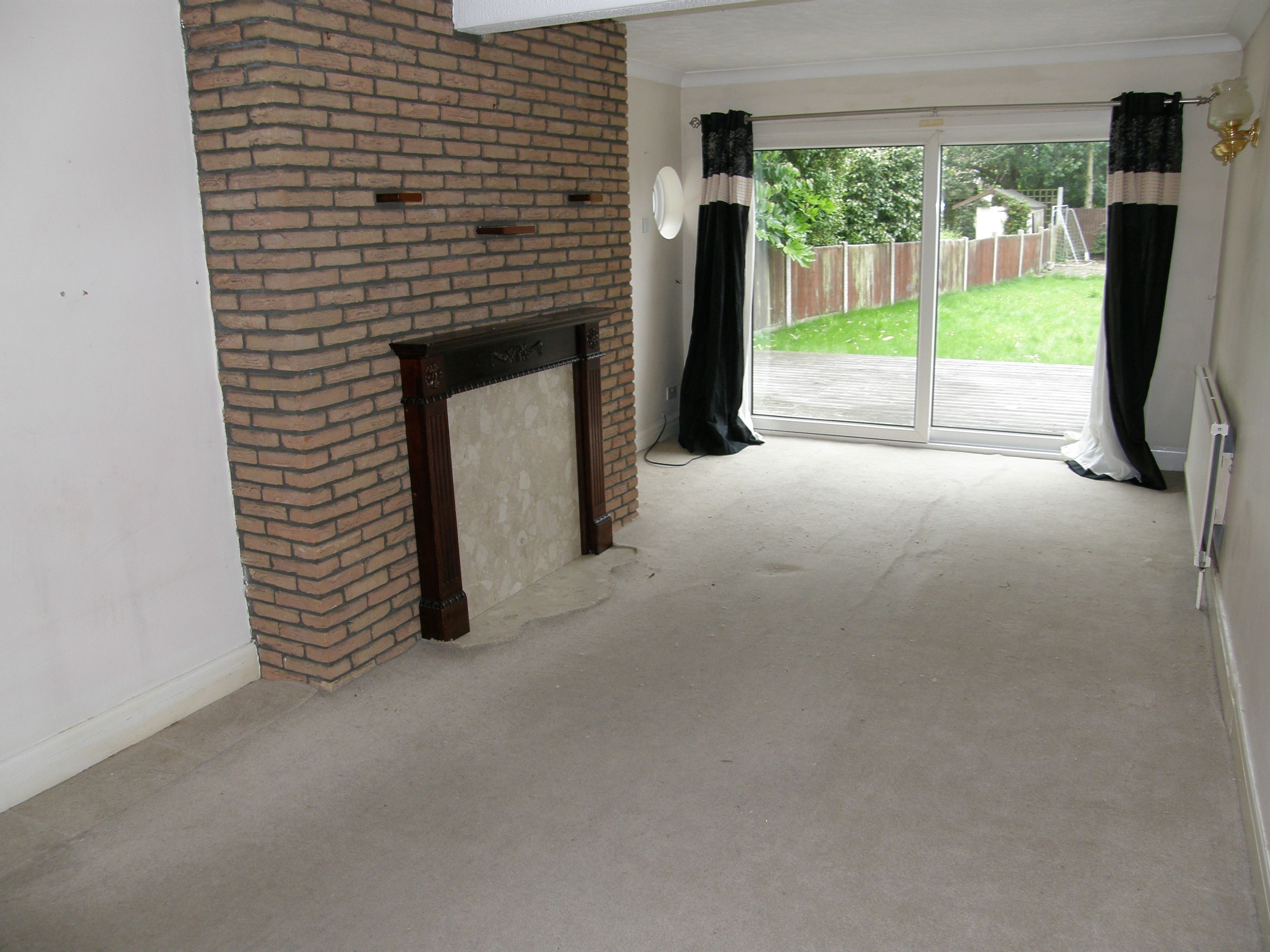A LINK DETACHED EXTENDED THREE BEDROOM HOUSE LOCATED IN A POPULAR AREA OF ROMFORD, THE PROPERTY WOULD MAKE AN IDEAL HOME OR BUY TO LET INVESTMENT.  IDEAL FOR A COMMUTER WITH ROAD AND RAIL ACCESS TO LONDON