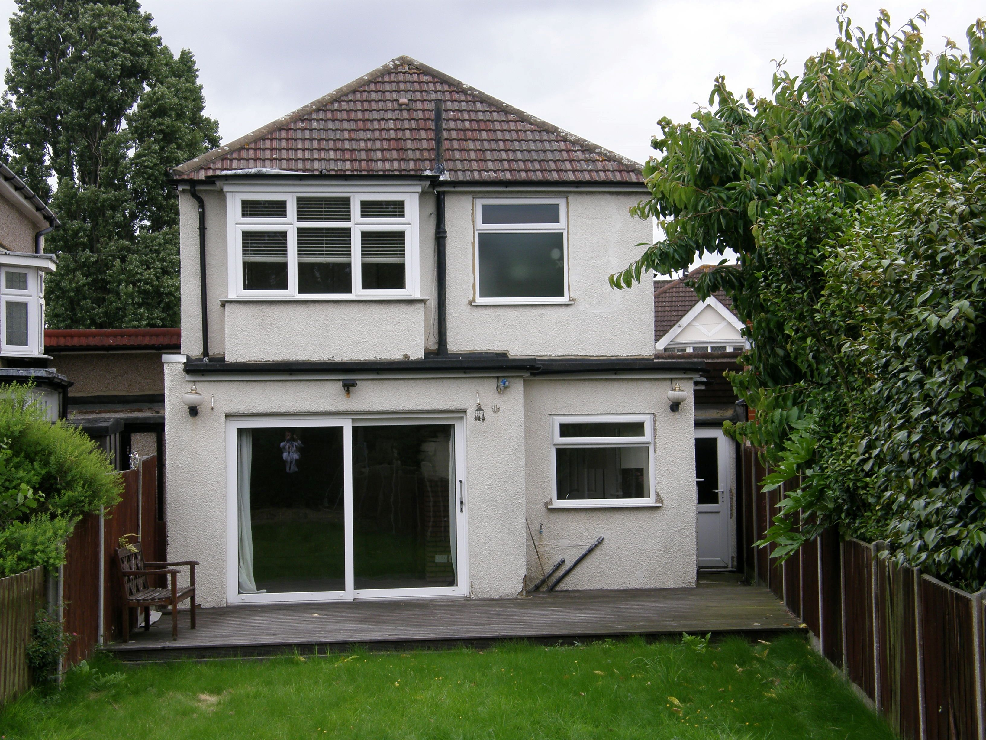 A LINK DETACHED EXTENDED THREE BEDROOM HOUSE LOCATED IN A POPULAR AREA OF ROMFORD, THE PROPERTY WOULD MAKE AN IDEAL HOME OR BUY TO LET INVESTMENT.  IDEAL FOR A COMMUTER WITH ROAD AND RAIL ACCESS TO LONDON
