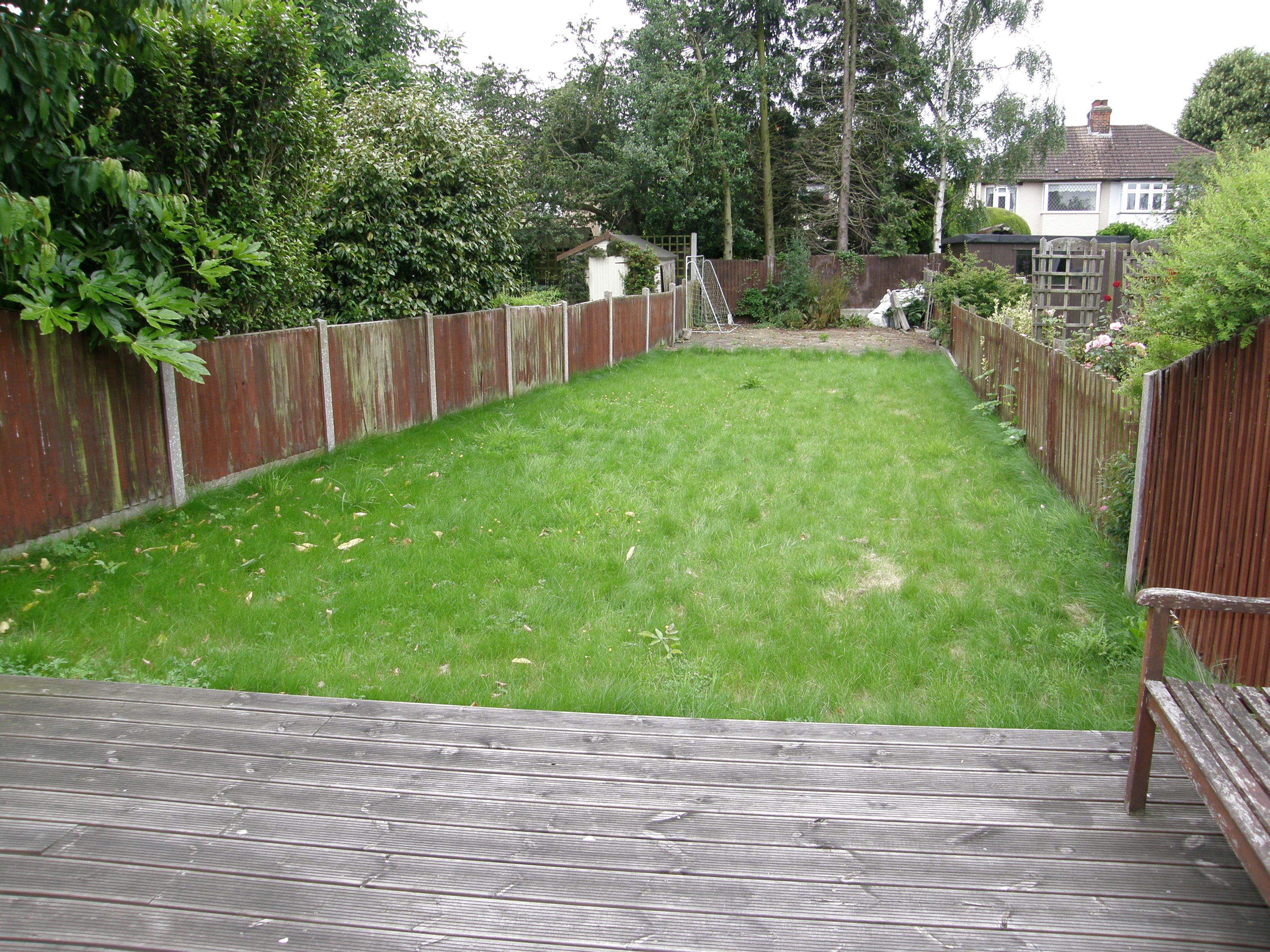 A LINK DETACHED EXTENDED THREE BEDROOM HOUSE LOCATED IN A POPULAR AREA OF ROMFORD, THE PROPERTY WOULD MAKE AN IDEAL HOME OR BUY TO LET INVESTMENT.  IDEAL FOR A COMMUTER WITH ROAD AND RAIL ACCESS TO LONDON