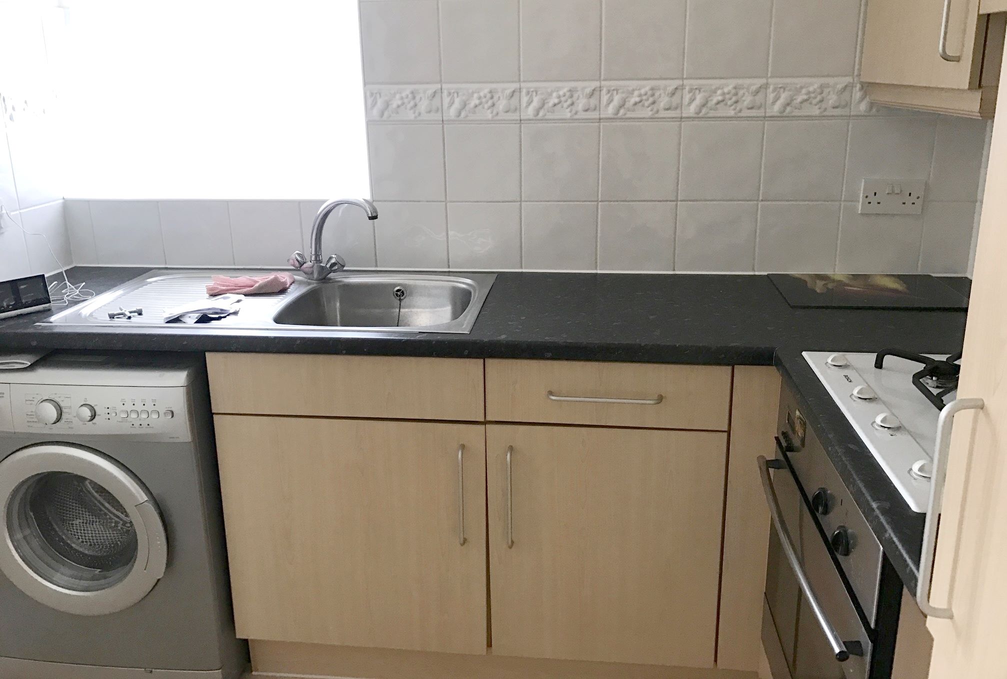RESIDENTIAL INVESTMENT: A VACANT LEASEHOLD TWO BEDROOM GROUND FLOOR APARTMENT PLACED CLOSE TO THE BRENTWOOD RAIL STATION AND TOWN CENTRE