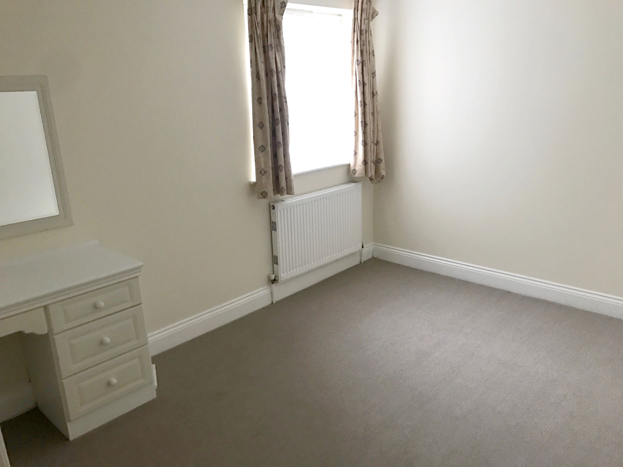 RESIDENTIAL INVESTMENT: A VACANT LEASEHOLD TWO BEDROOM GROUND FLOOR APARTMENT PLACED CLOSE TO THE BRENTWOOD RAIL STATION AND TOWN CENTRE
