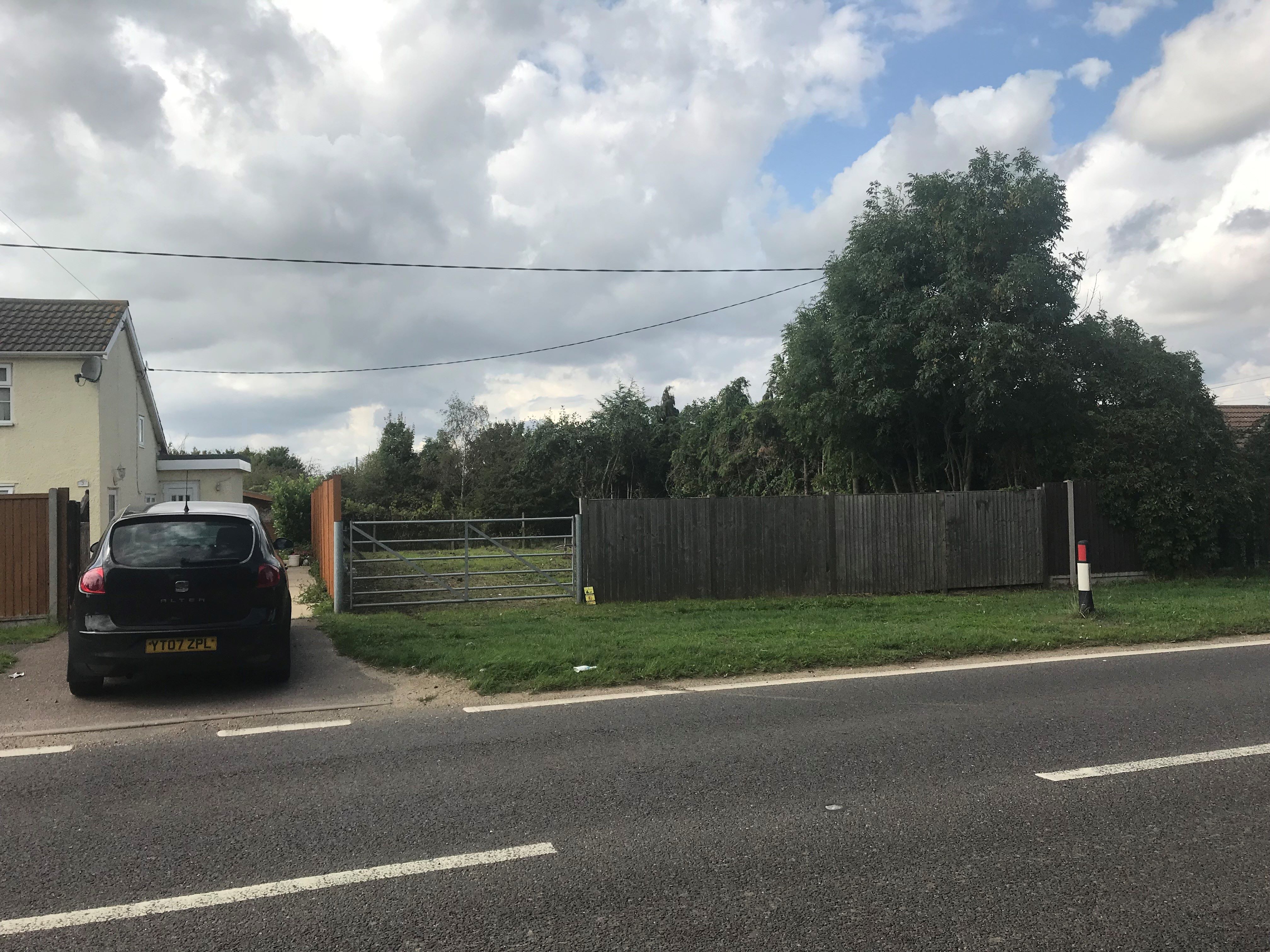DEVELOPMENT OPPORTUNITY: A FREEHOLD PLOT OF LAND BACKING ONTO FIELDS WITH OUTLINE PLANNING PERMISSION FOR A SINGLE DETACHED DWELLING