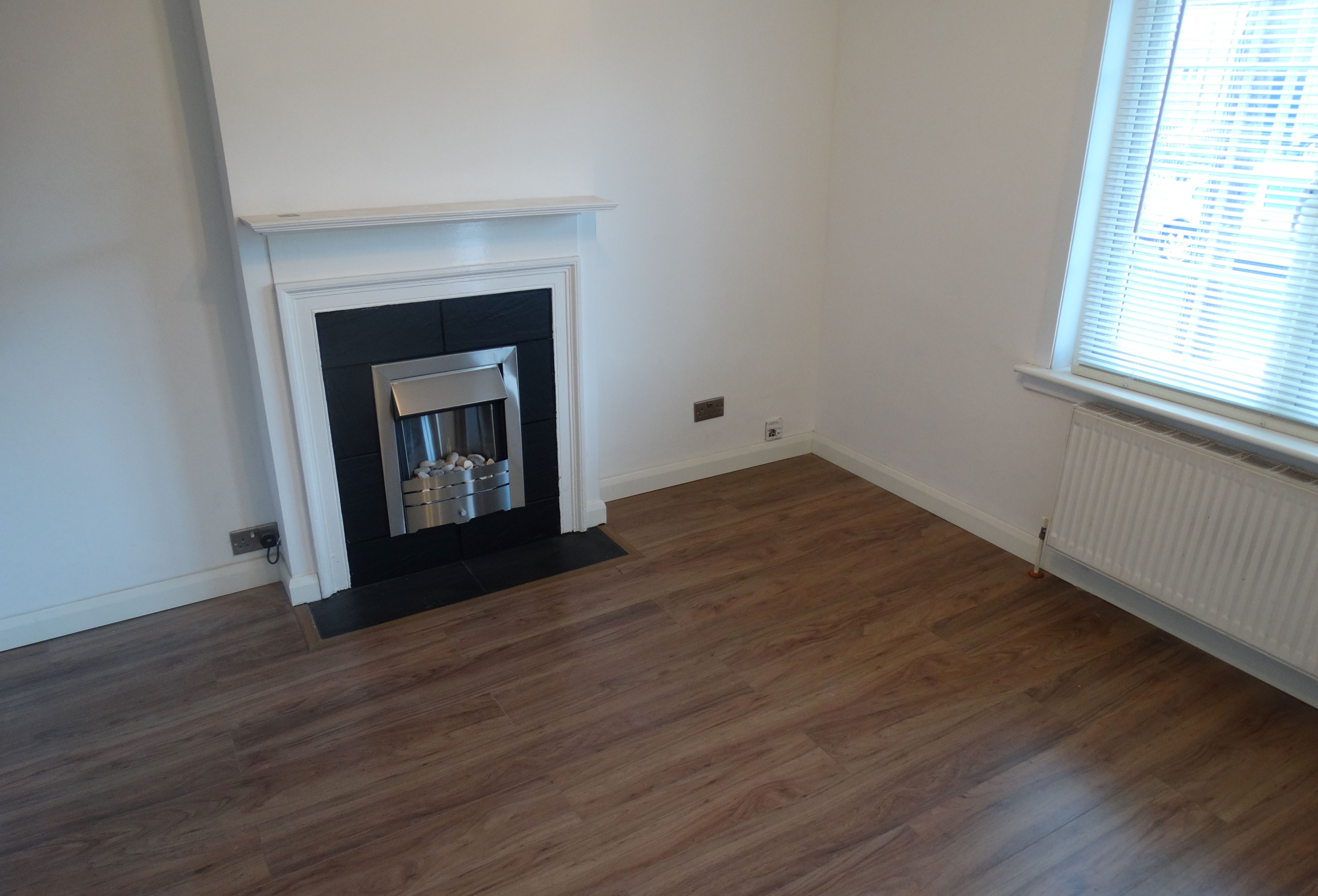 BUY TO LET INVESTMENT: A FREEHOLD HOUSE WITH TENANT IN SITU PROVIDING AN INCOME OF £10,500 PER ANNUM. A 6.5% YIELD OF THE GUIDE PRICE