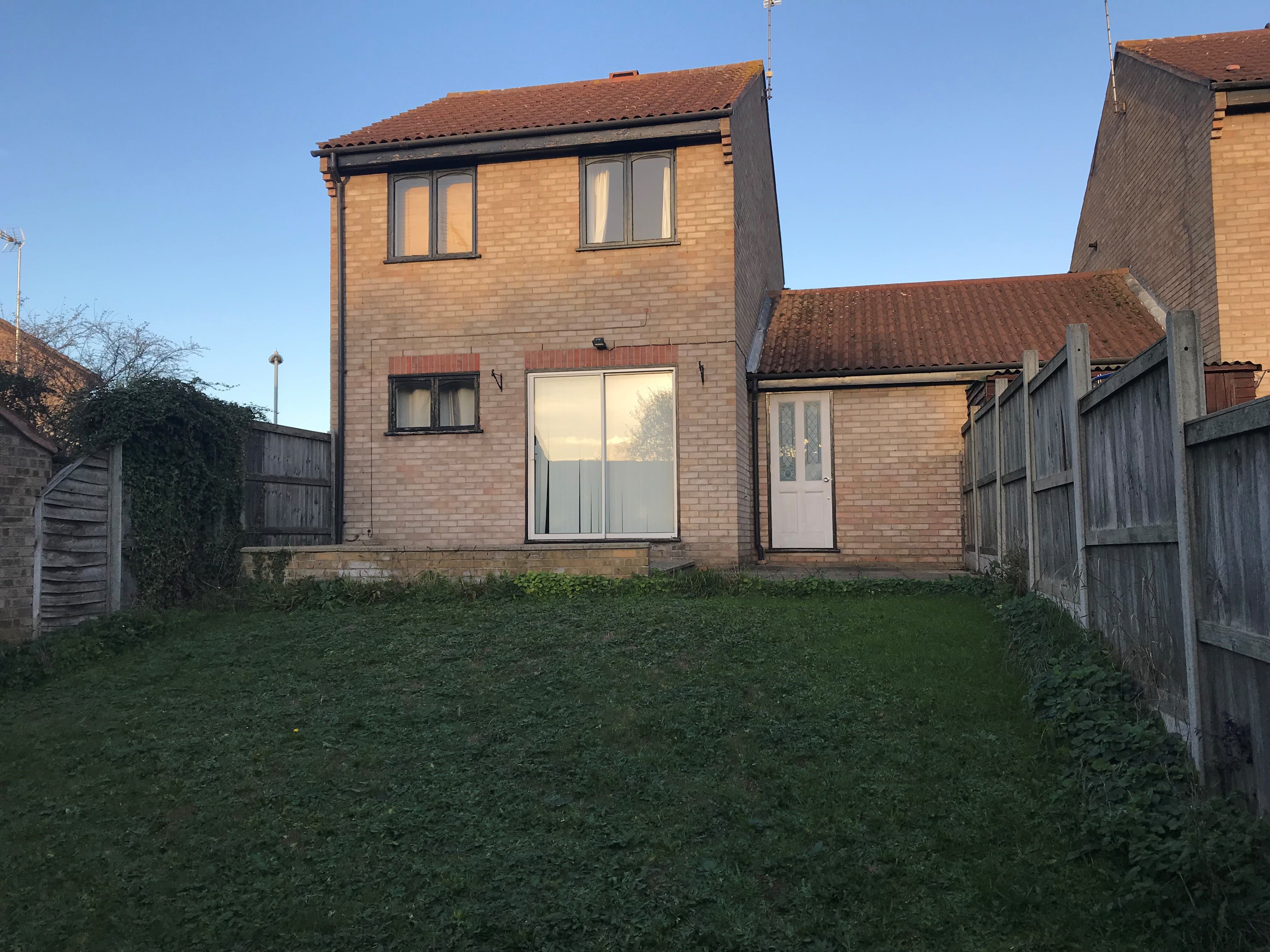 RESIDENTIAL INVESTMENT: A VACANT FREEHOLD 1980'S BUILT LINK DETACHED HOUSE WITH GARAGE REQUIRING SOME MODERNISATION AND IMPROVEMENT