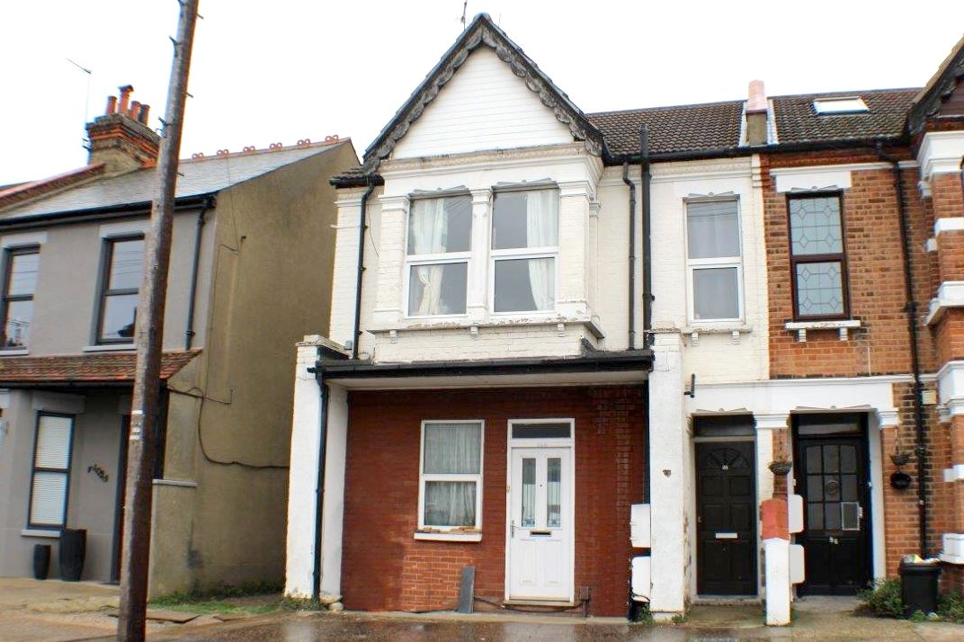 RESIDENTIAL INVESTMENT: TWO FREEHOLD ADJOINING BUILDINGS CONSISTING OF 3 X 2 BEDROOM FLATS AND 1 X 4 BEDROOM FLAT ALL LET PRODUCING £38,520 PER ANNUM