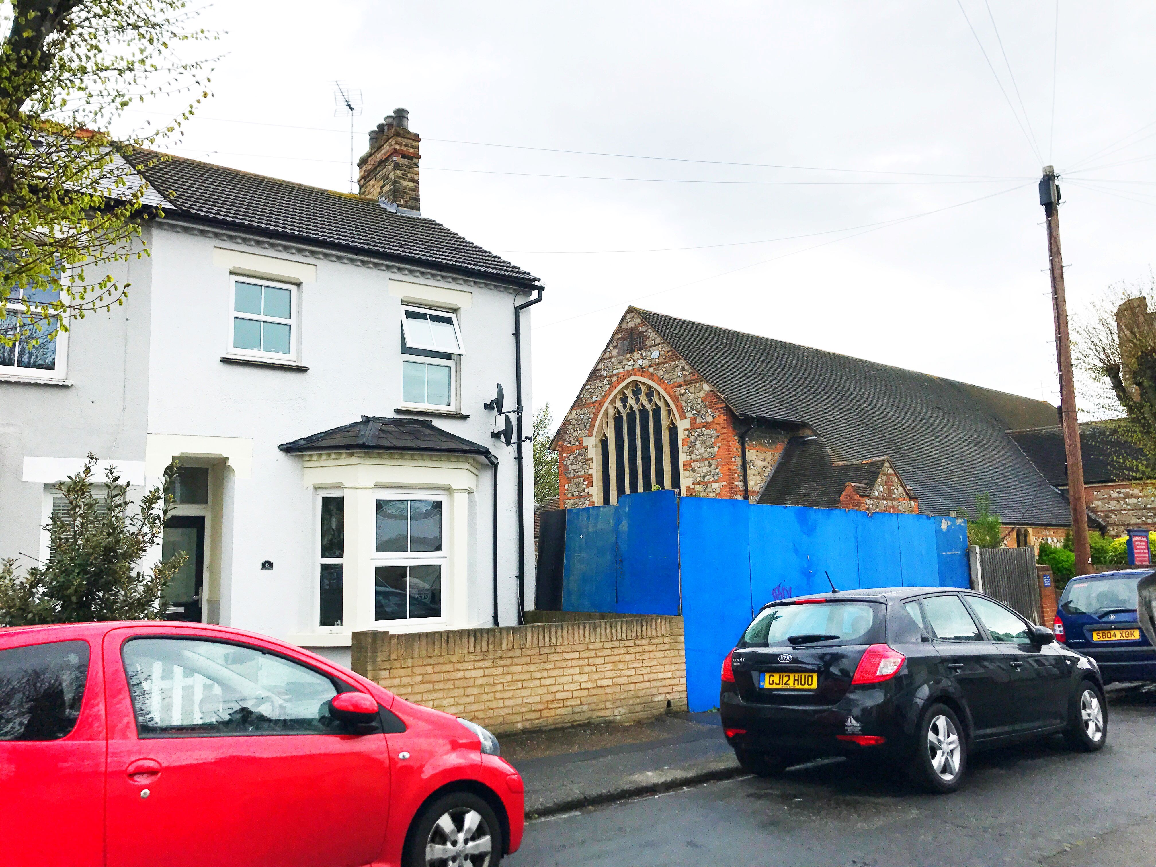 DEVELOPMENT OPPORTUNITY: A FREEHOLD THREE BEDROOM HOUSE WITH A PLOT OF LAND TO THE SIDE WHICH PREVIOUSLY HAD PLANNING FOR A TWO BEDROOM HOUSE