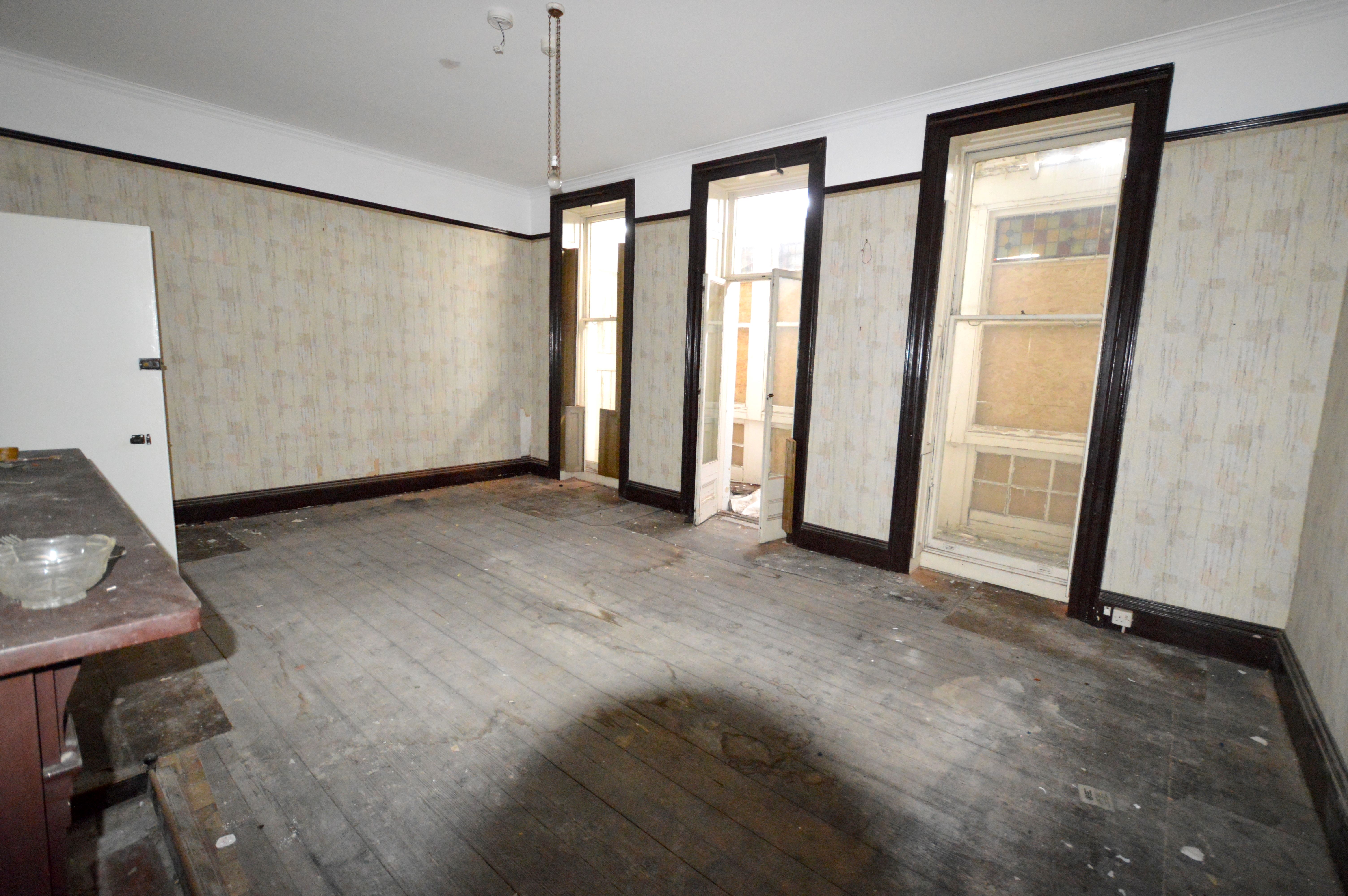 REFURBISHMENT INVESTMENT: A VACANT FREEHOLD GRADE II LISTED FIVE STOREY SEAFRONT TOWN HOUSE IN NEED OF FULL REFURBISHMENT
