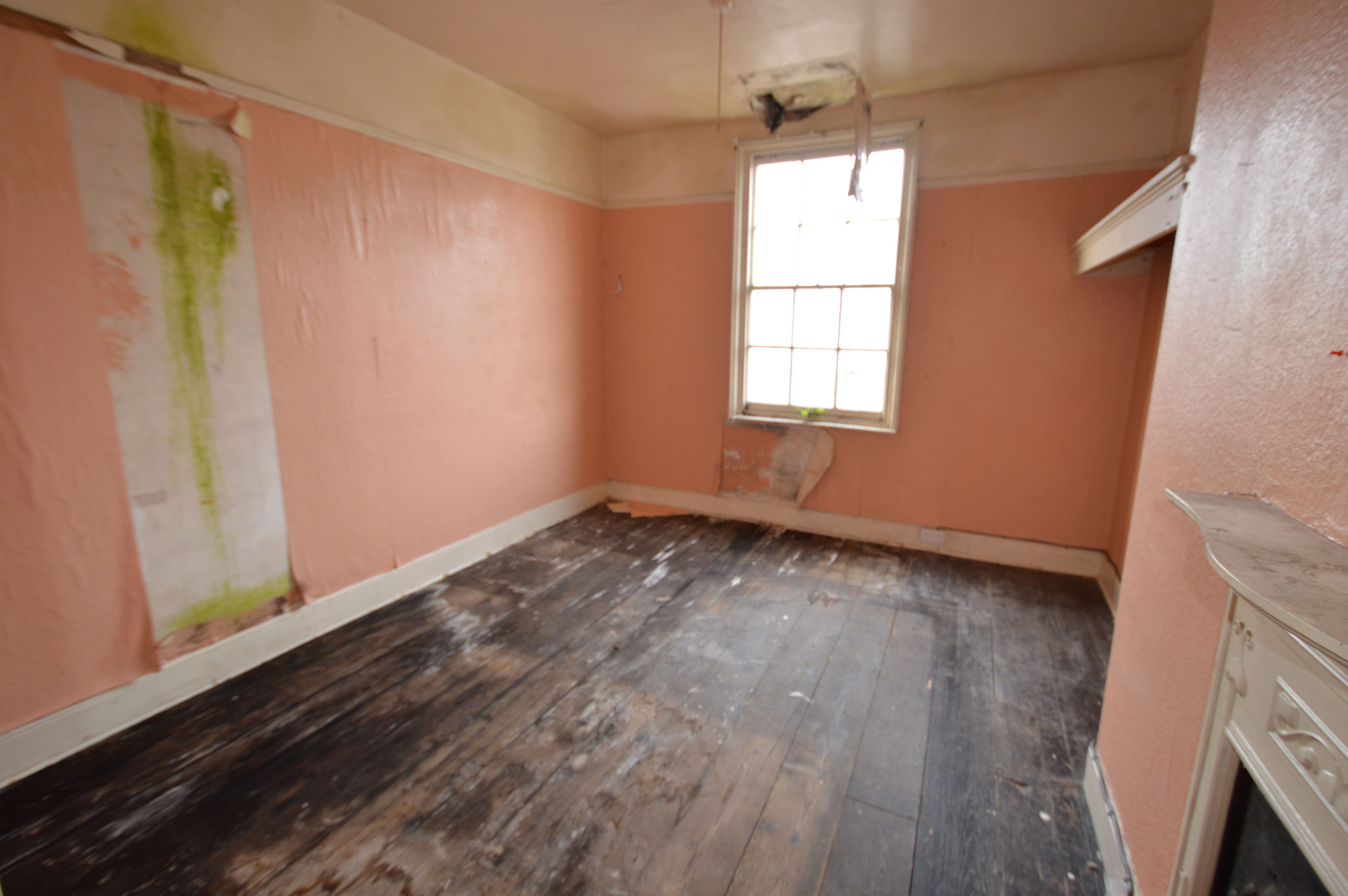 REFURBISHMENT INVESTMENT: A VACANT FREEHOLD GRADE II LISTED FIVE STOREY SEAFRONT TOWN HOUSE IN NEED OF FULL REFURBISHMENT