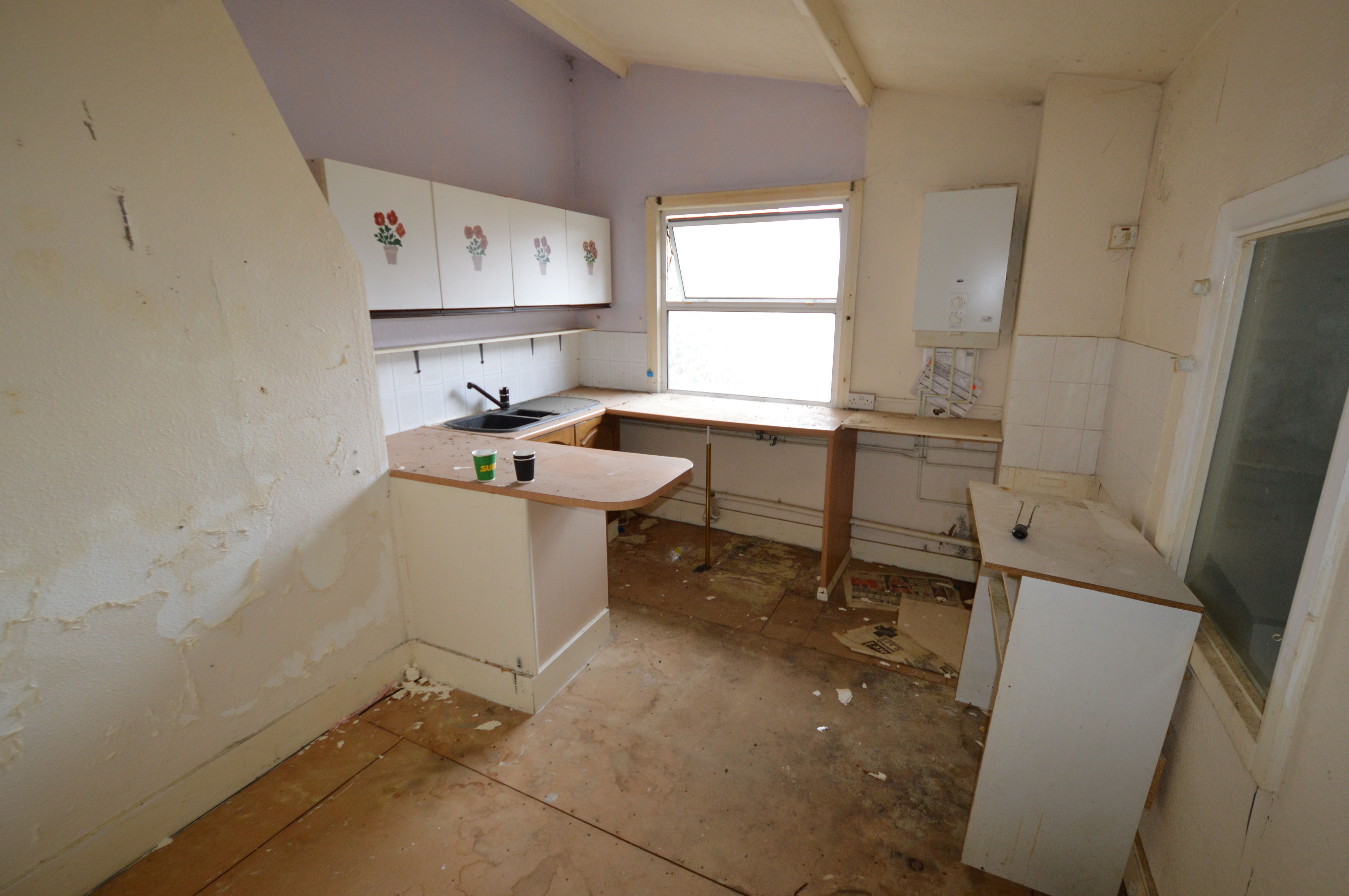 REFURBISHMENT INVESTMENT: A VACANT FREEHOLD GRADE II LISTED FIVE STOREY SEAFRONT TOWN HOUSE IN NEED OF FULL REFURBISHMENT