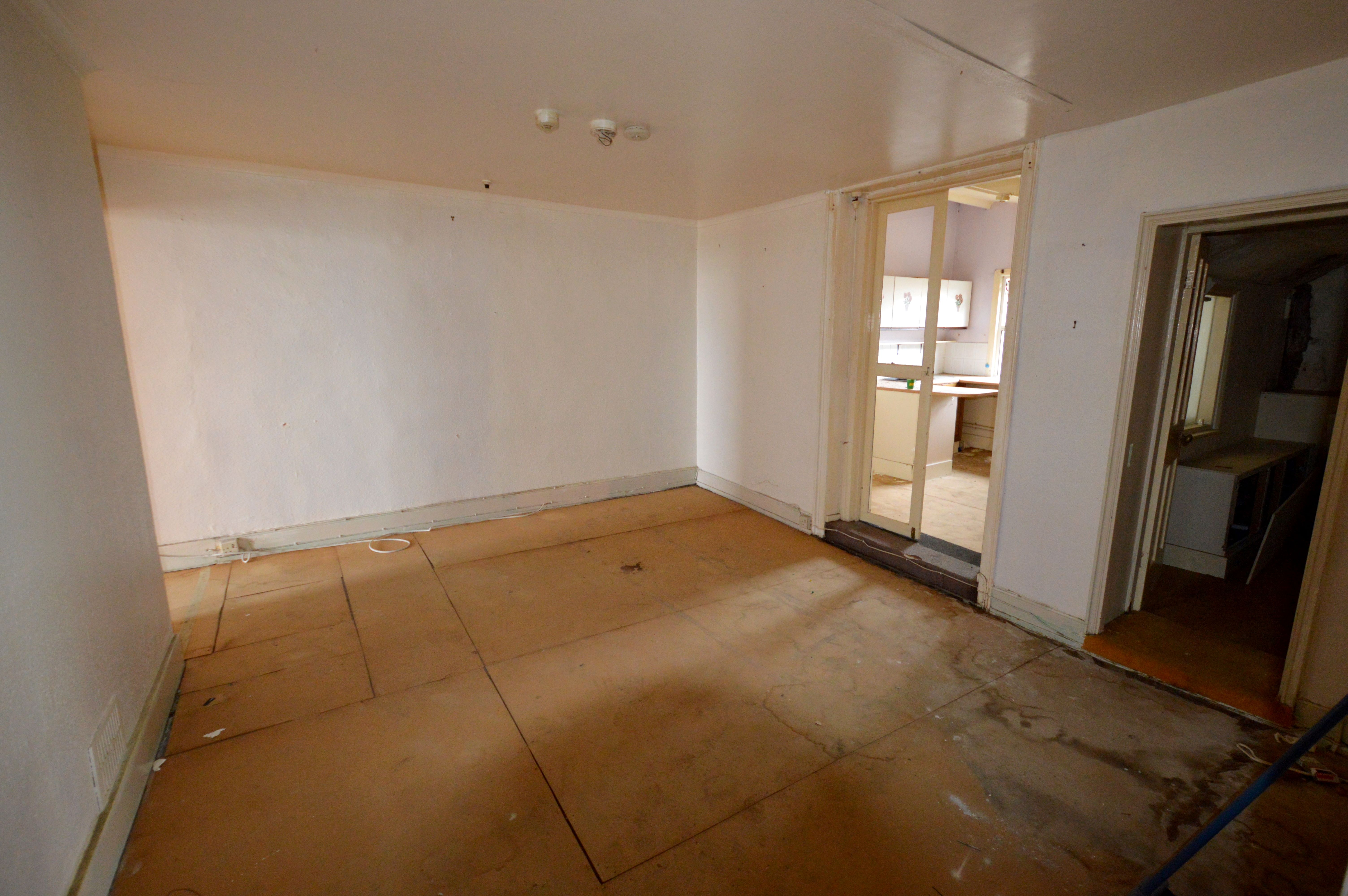 REFURBISHMENT INVESTMENT: A VACANT FREEHOLD GRADE II LISTED FIVE STOREY SEAFRONT TOWN HOUSE IN NEED OF FULL REFURBISHMENT