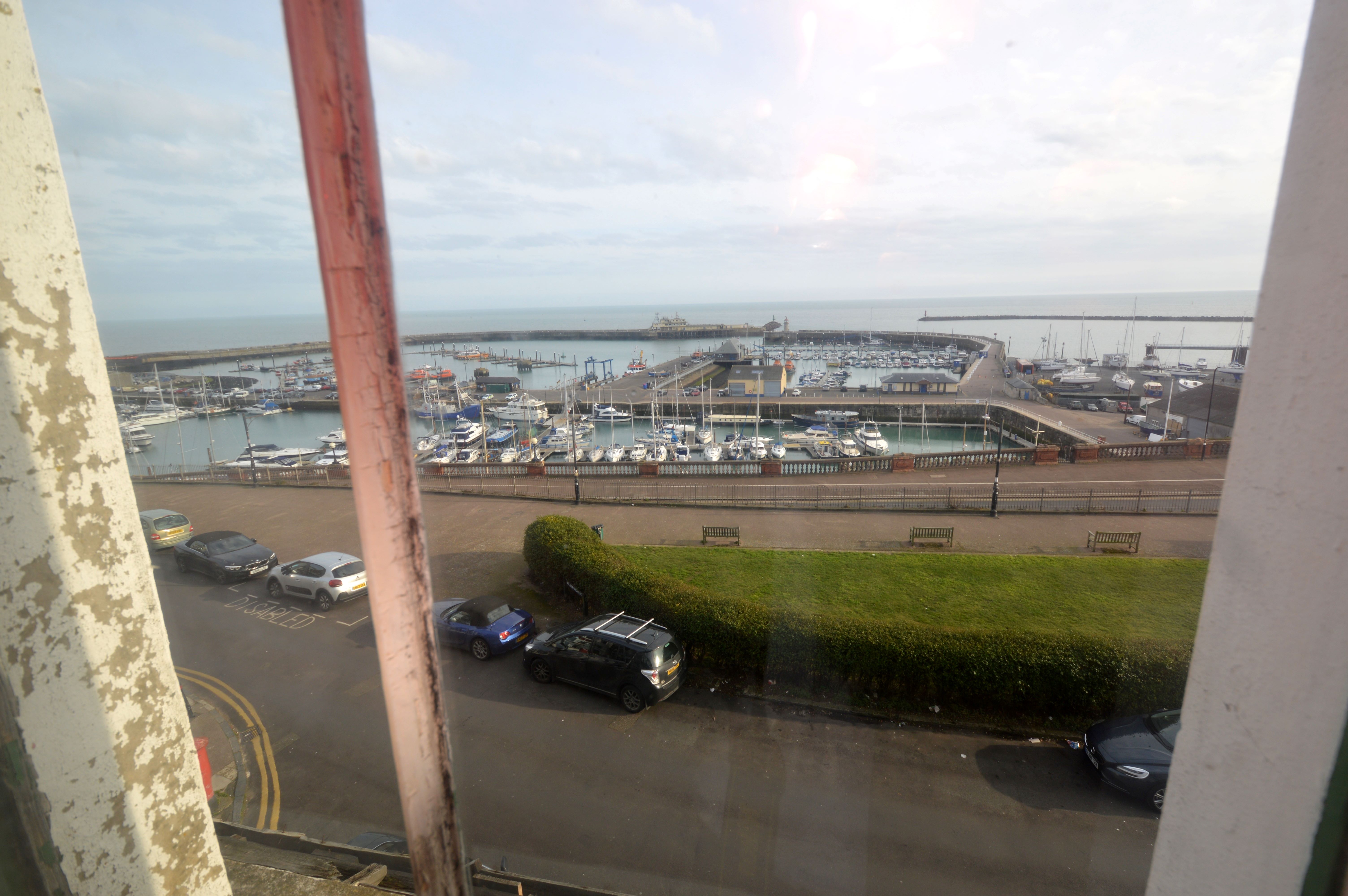 REFURBISHMENT INVESTMENT: A VACANT FREEHOLD GRADE II LISTED FIVE STOREY SEAFRONT TOWN HOUSE IN NEED OF FULL REFURBISHMENT