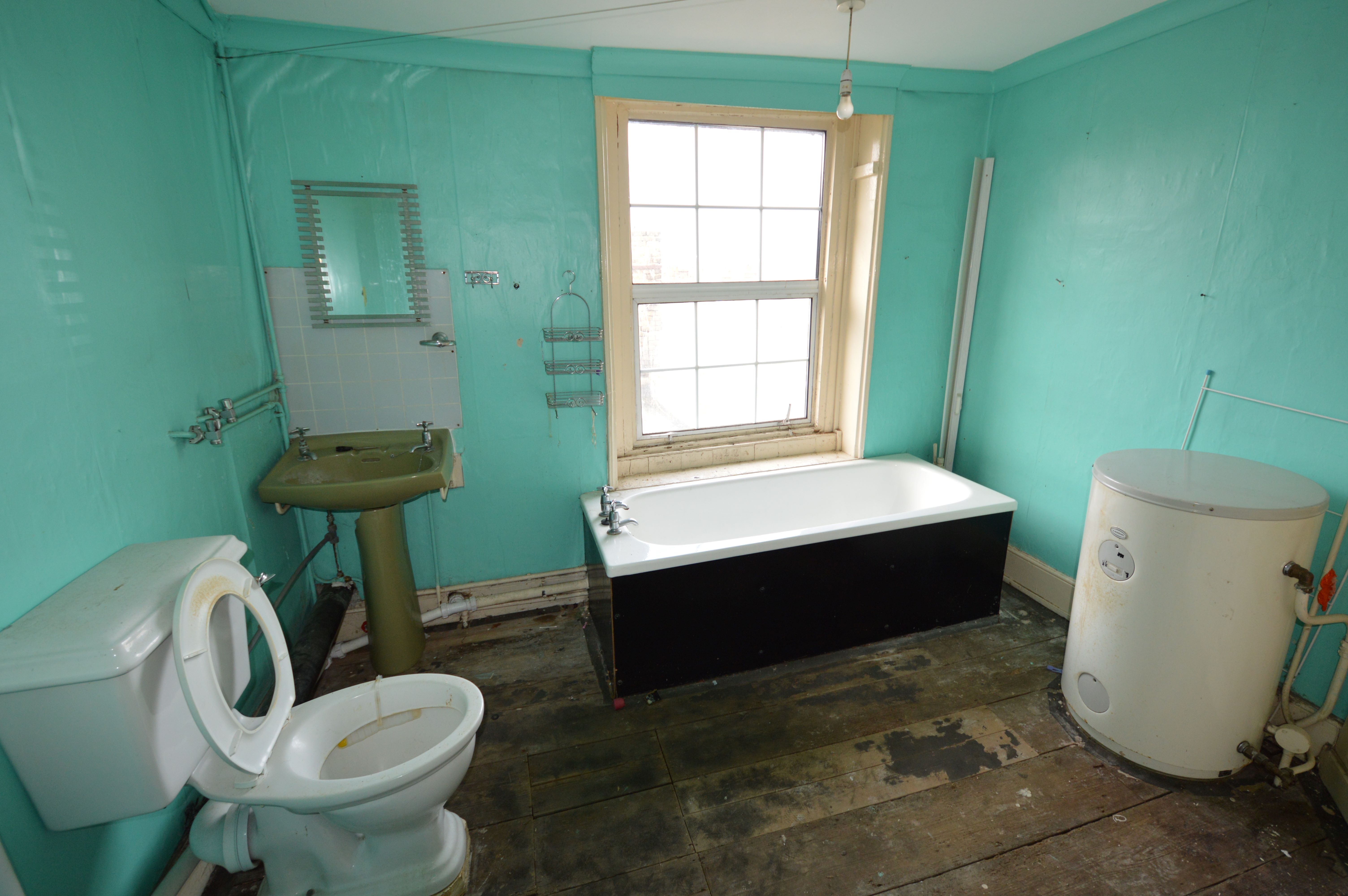 REFURBISHMENT INVESTMENT: A VACANT FREEHOLD GRADE II LISTED FIVE STOREY SEAFRONT TOWN HOUSE IN NEED OF FULL REFURBISHMENT