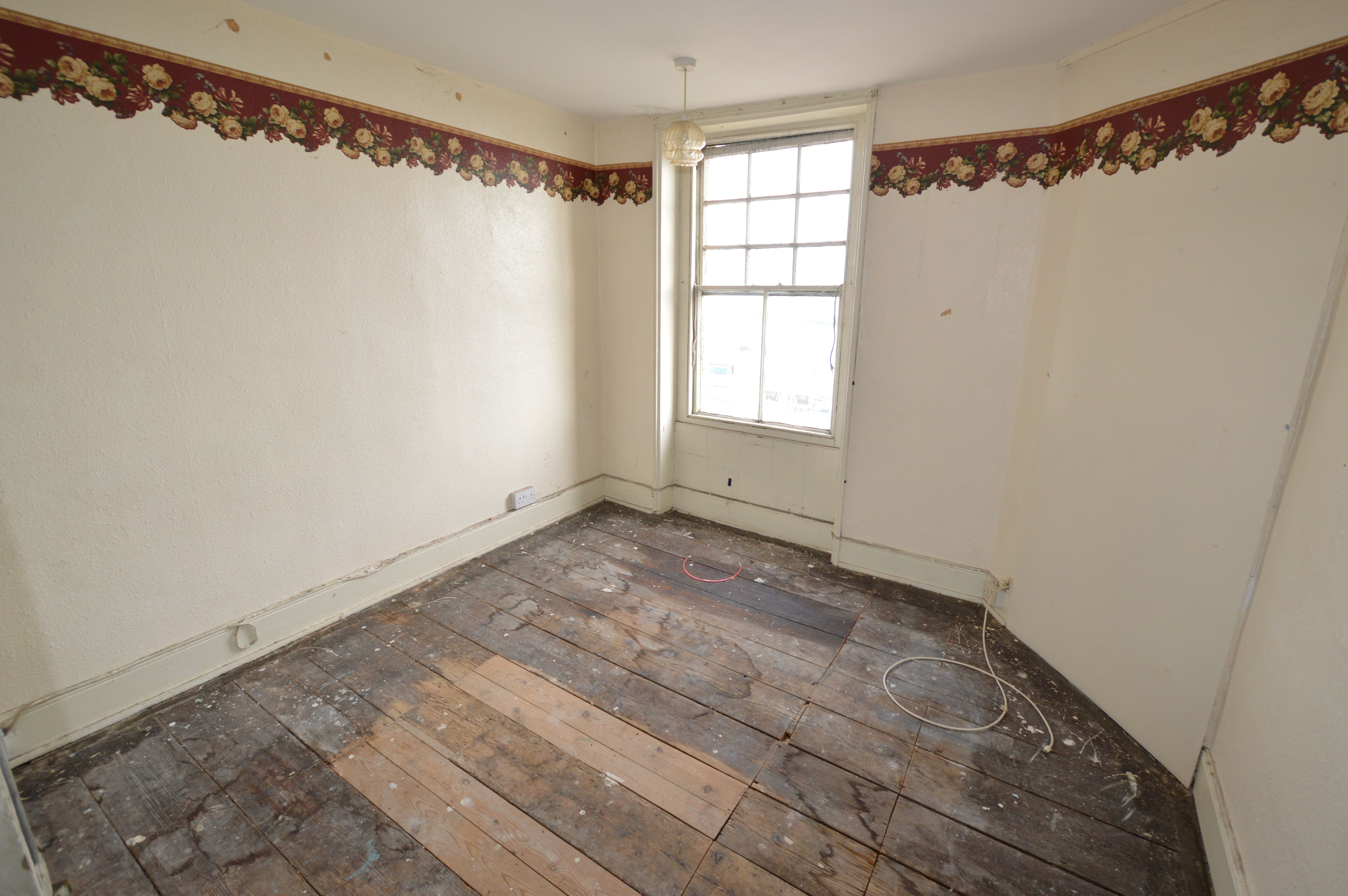 REFURBISHMENT INVESTMENT: A VACANT FREEHOLD GRADE II LISTED FIVE STOREY SEAFRONT TOWN HOUSE IN NEED OF FULL REFURBISHMENT
