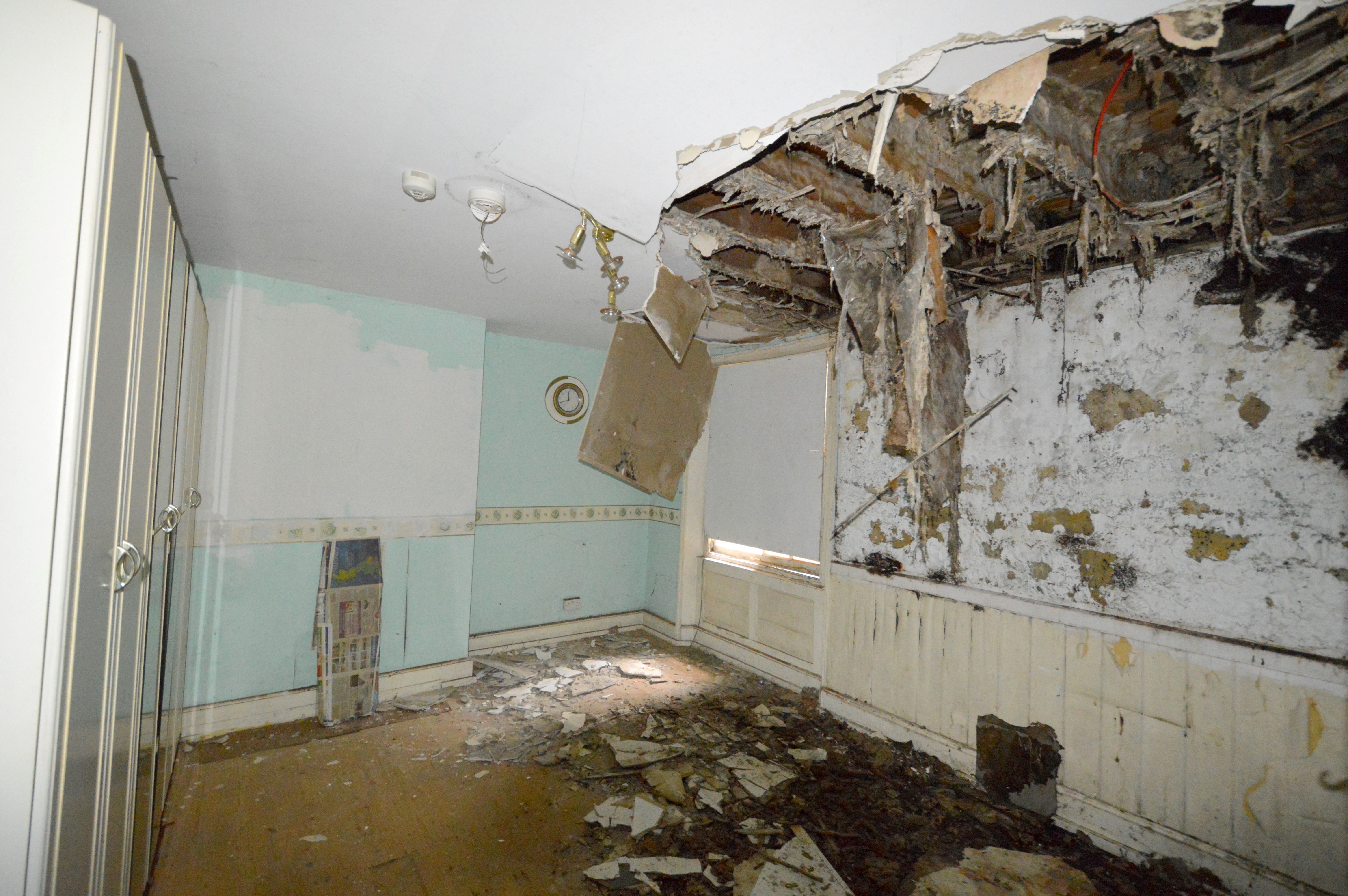 REFURBISHMENT INVESTMENT: A VACANT FREEHOLD GRADE II LISTED FIVE STOREY SEAFRONT TOWN HOUSE IN NEED OF FULL REFURBISHMENT