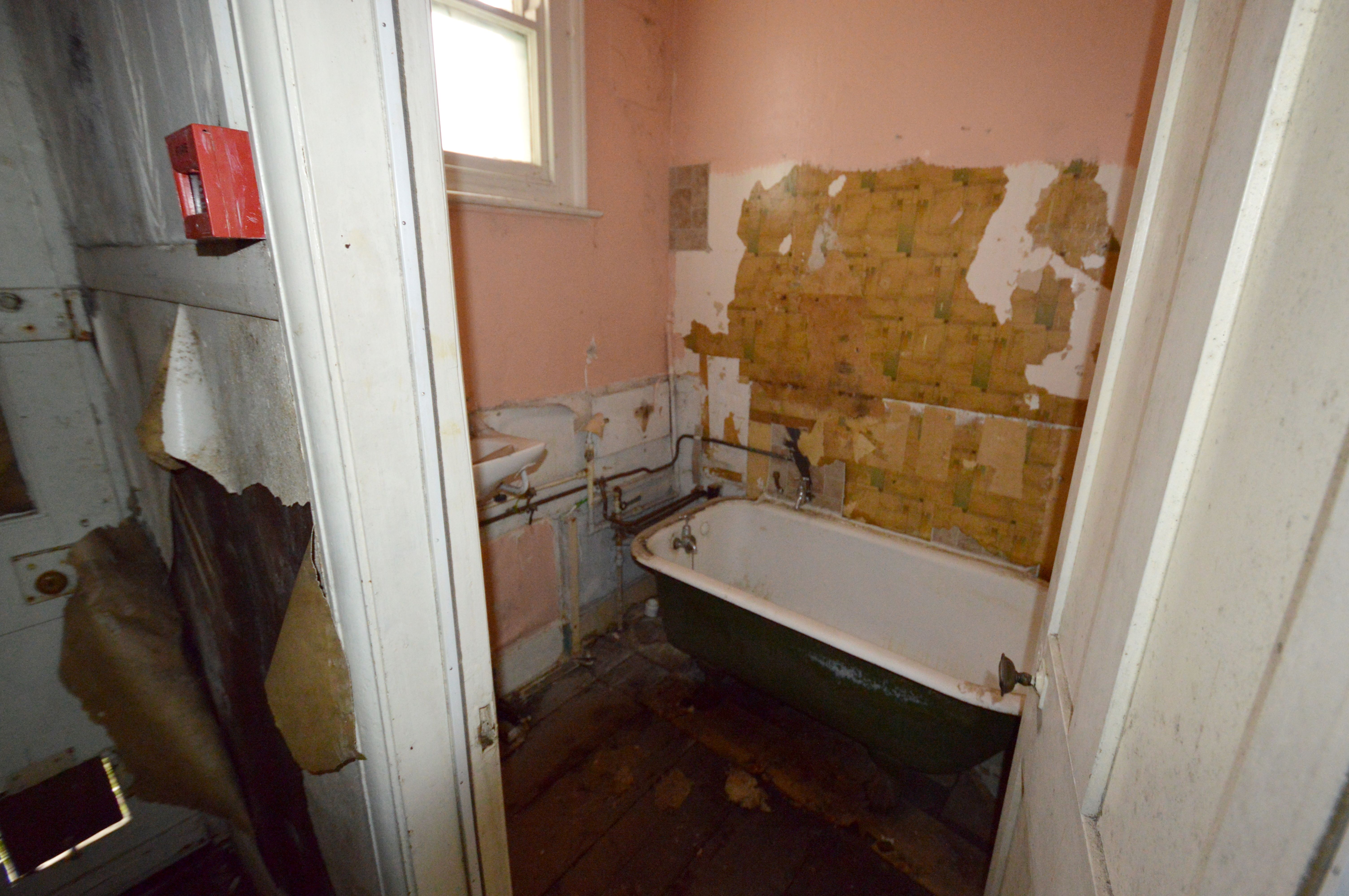 REFURBISHMENT INVESTMENT: A VACANT FREEHOLD GRADE II LISTED FIVE STOREY SEAFRONT TOWN HOUSE IN NEED OF FULL REFURBISHMENT
