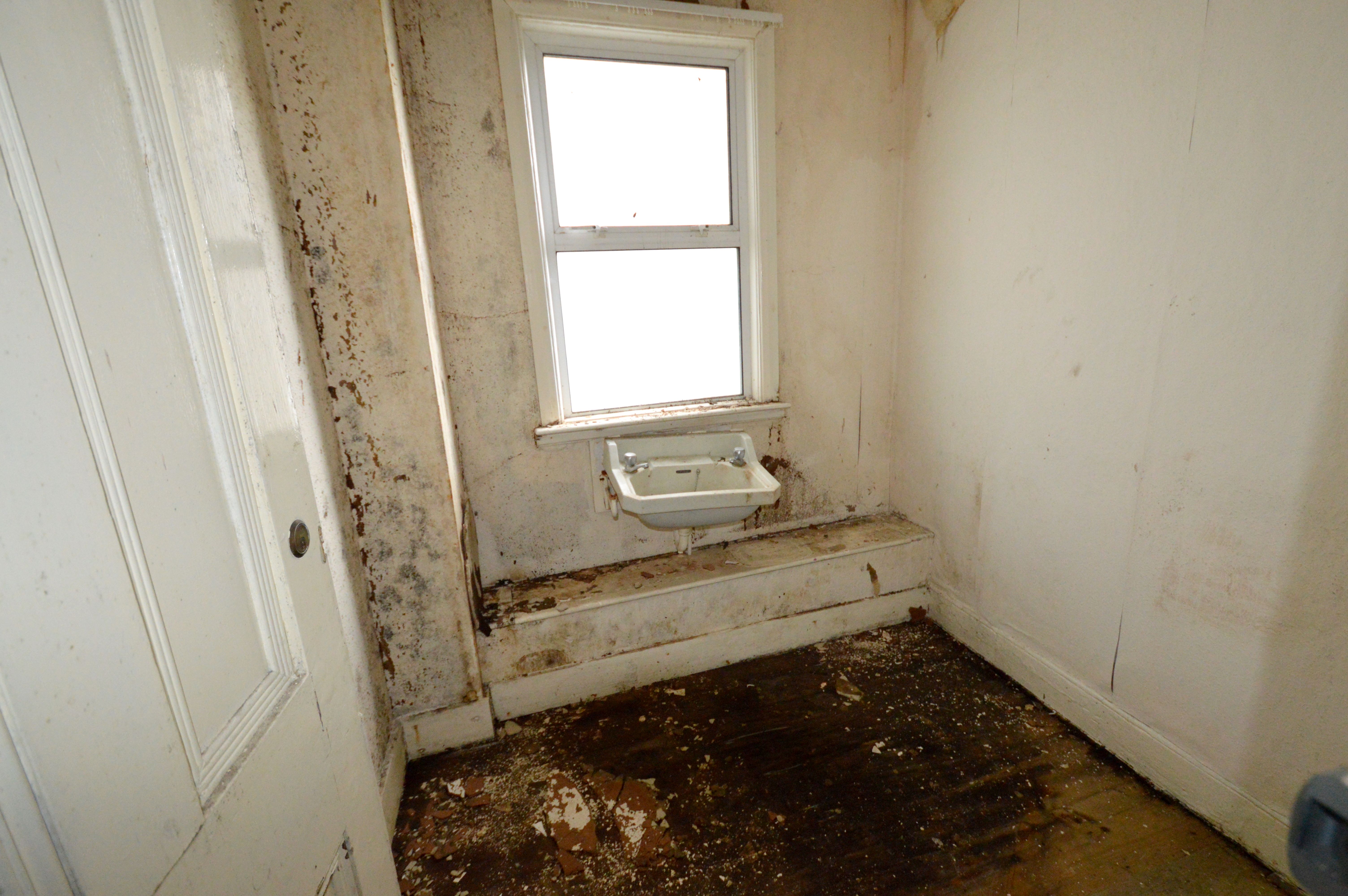 REFURBISHMENT INVESTMENT: A VACANT FREEHOLD GRADE II LISTED FIVE STOREY SEAFRONT TOWN HOUSE IN NEED OF FULL REFURBISHMENT
