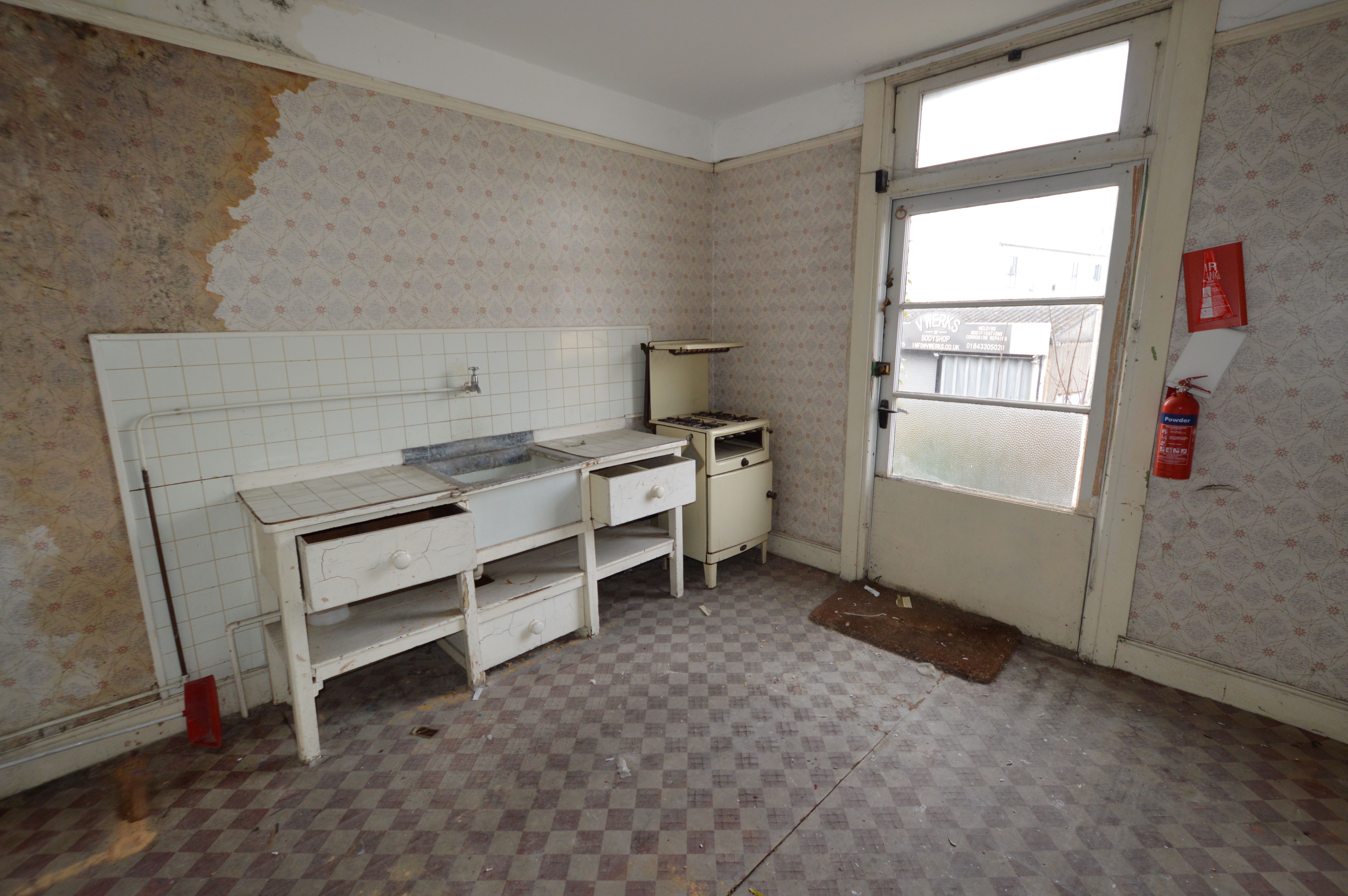 REFURBISHMENT INVESTMENT: A VACANT FREEHOLD GRADE II LISTED FIVE STOREY SEAFRONT TOWN HOUSE IN NEED OF FULL REFURBISHMENT