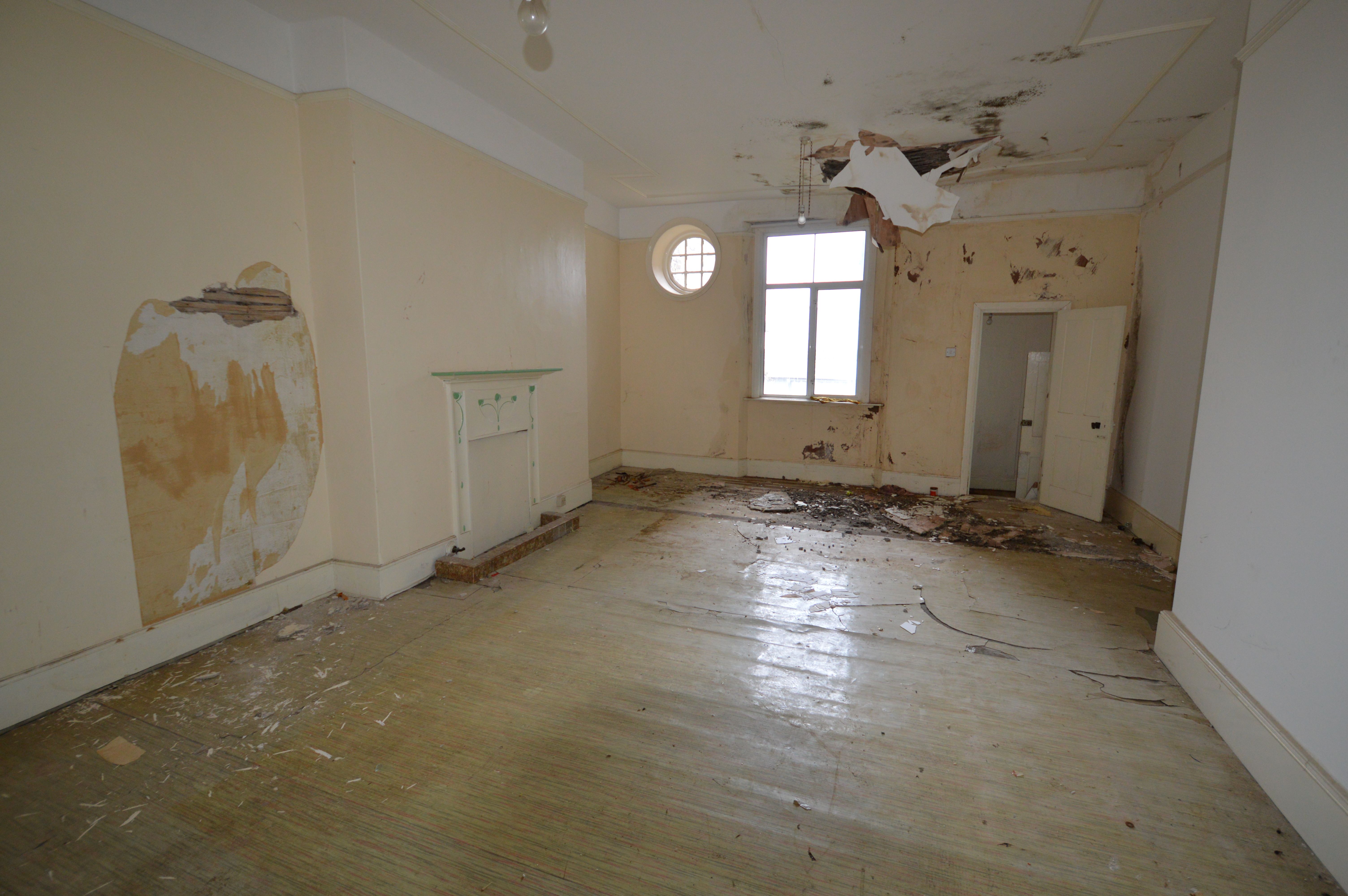 REFURBISHMENT INVESTMENT: A VACANT FREEHOLD GRADE II LISTED FIVE STOREY SEAFRONT TOWN HOUSE IN NEED OF FULL REFURBISHMENT