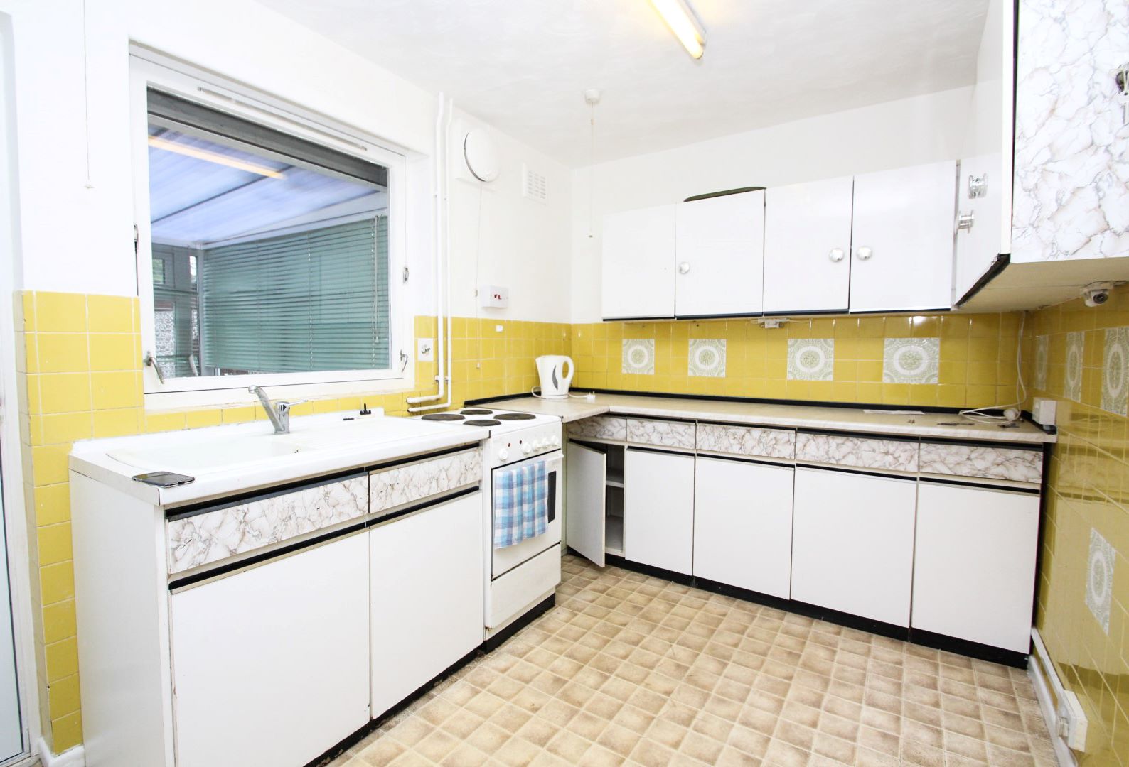 REFURBISHMENT OPPORTUNITY: A FREEHOLD DETACHED  BUNGALOW   CLOSE TO HOLLAND SEAFRONT THAT REQUIRES MODERNISATION AND IMPROVEMENT