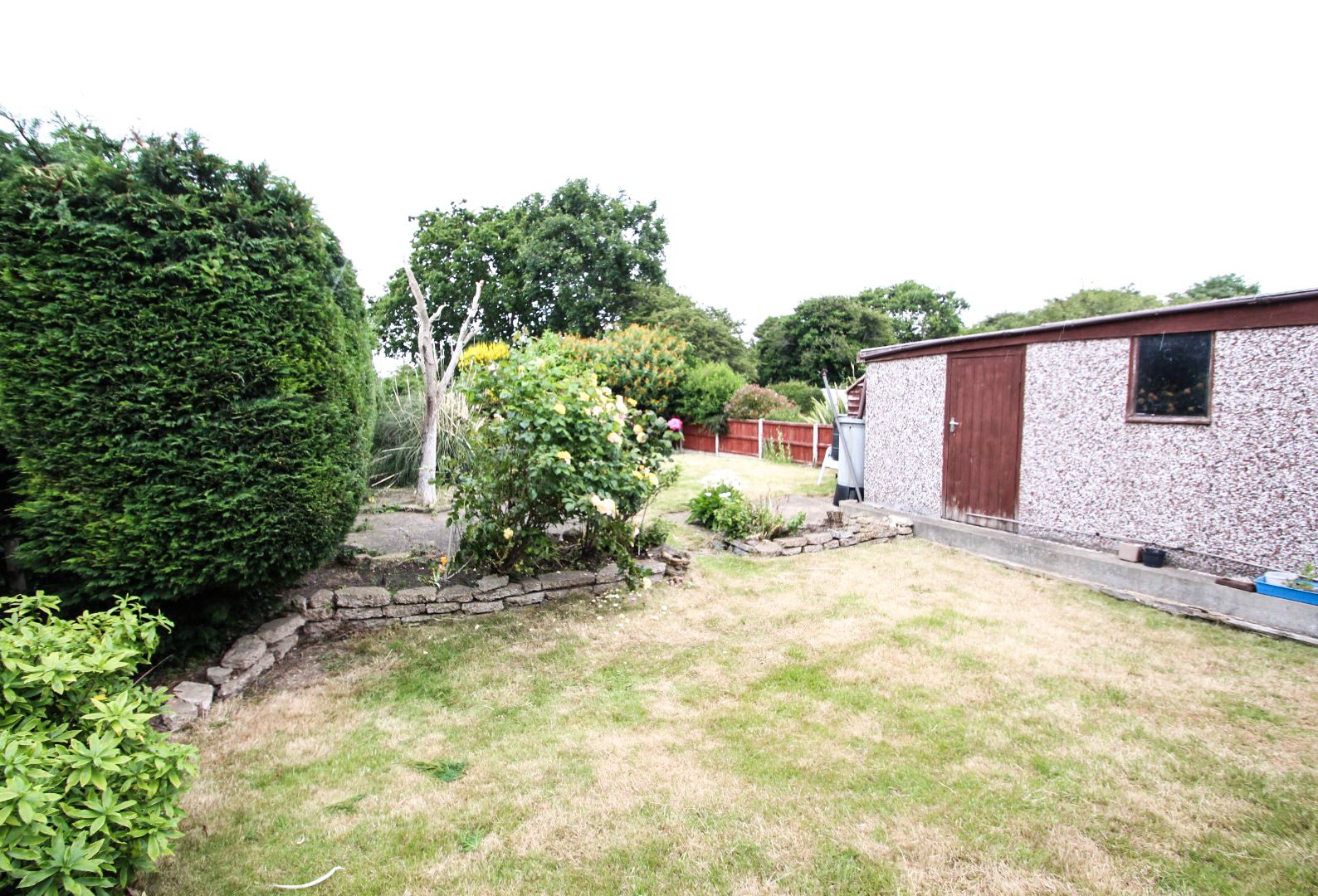 REFURBISHMENT OPPORTUNITY: A FREEHOLD DETACHED  BUNGALOW   CLOSE TO HOLLAND SEAFRONT THAT REQUIRES MODERNISATION AND IMPROVEMENT